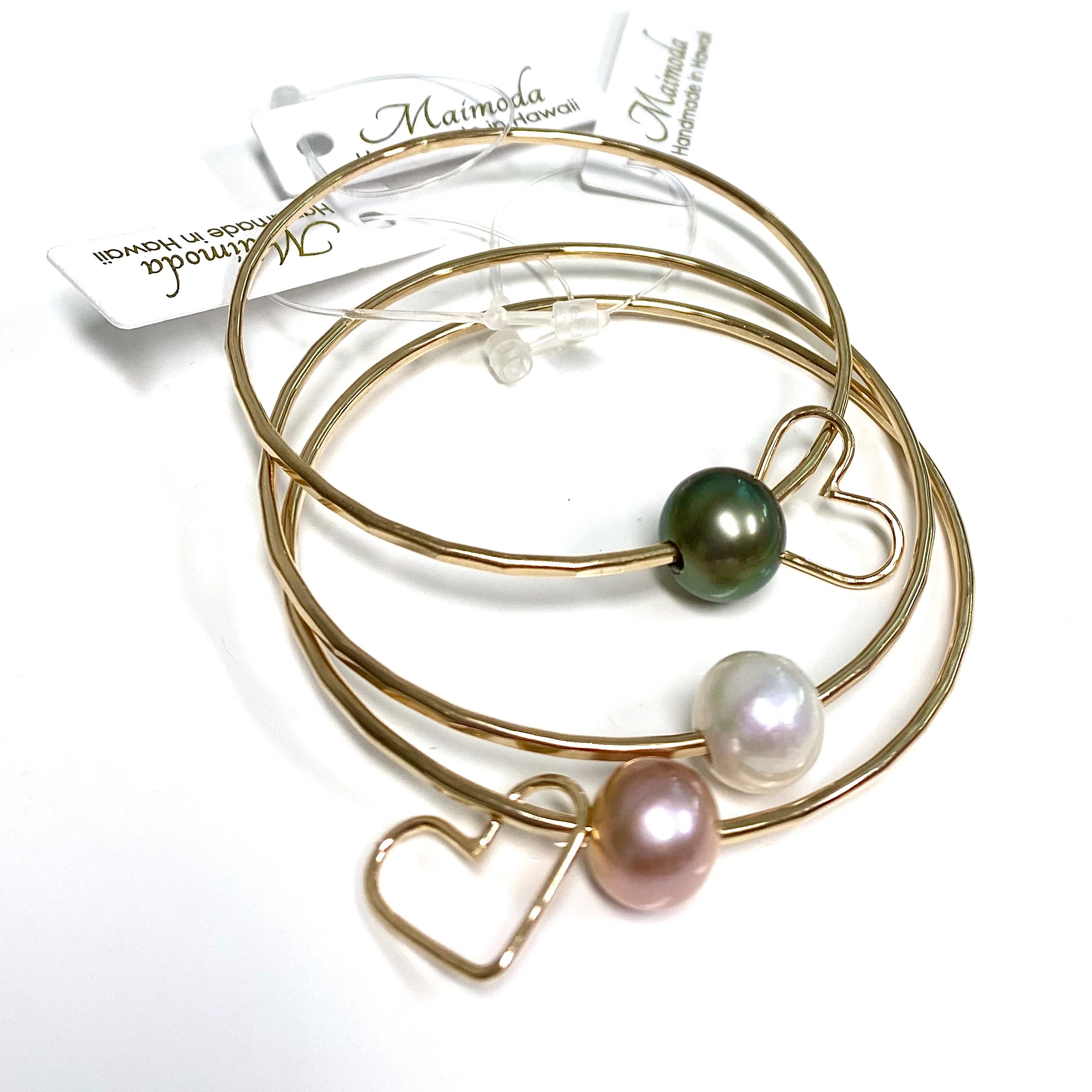 Bangle Lani - pink pearl & heart charm (B255) - Mitchell's Manufacturing Jewel