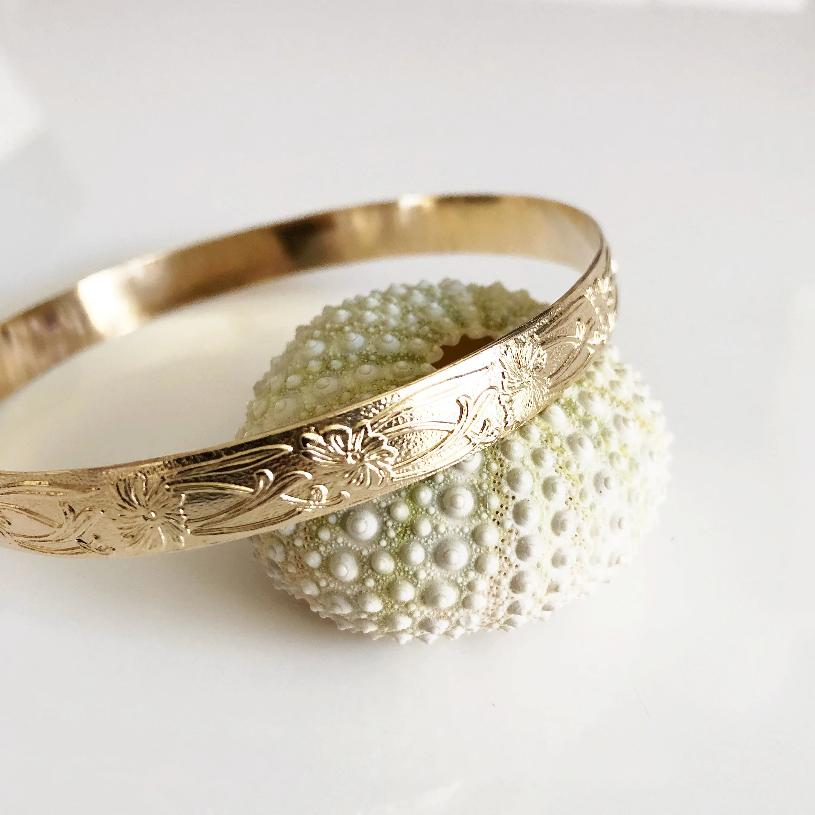 Bangle JASMIN - 8 mm Hawaiian heirloom bangle (B402) - Mitchell's Manufacturing Jewel