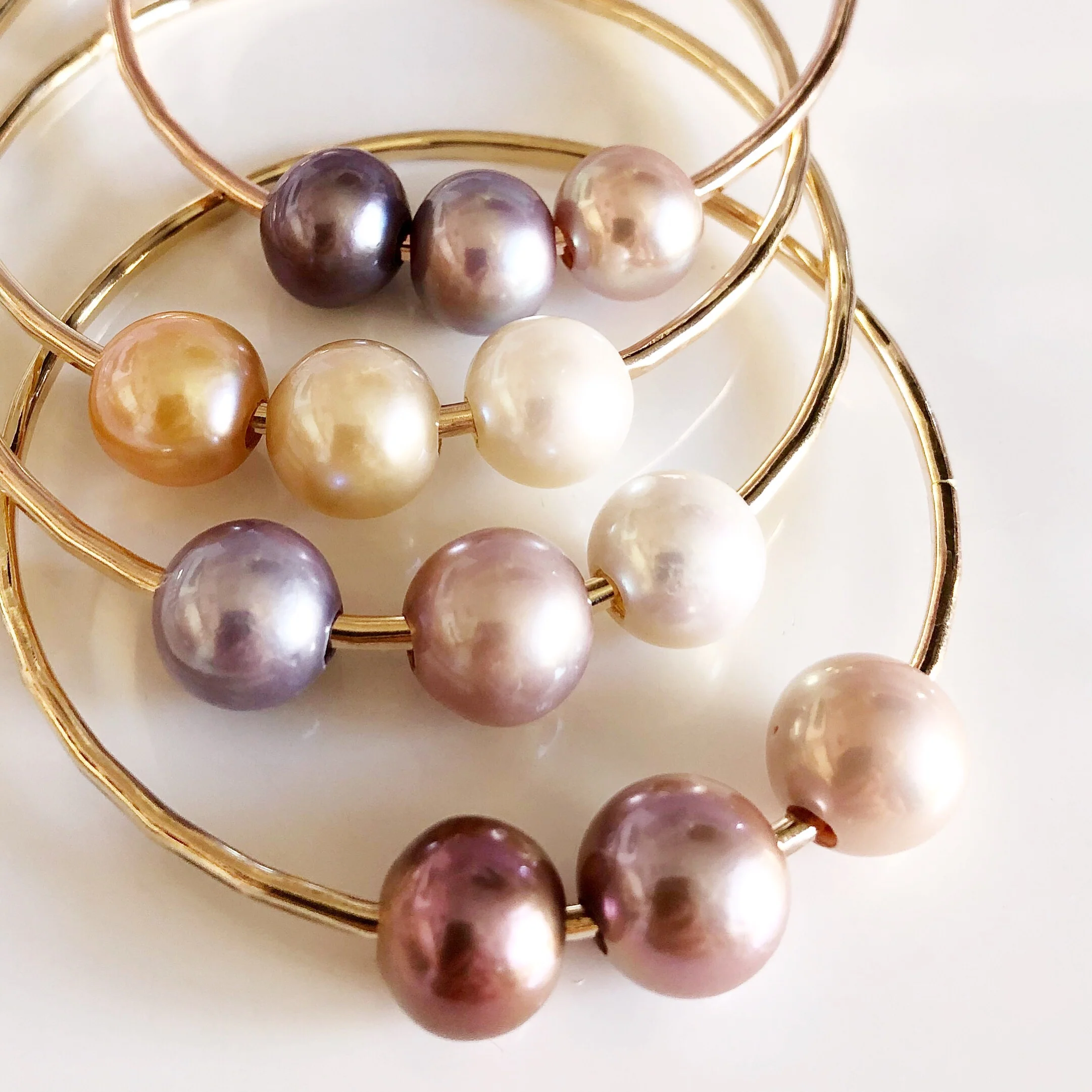 Bangle PAIGE - gold edison pearls (B255) - Mitchell's Manufacturing Jewel