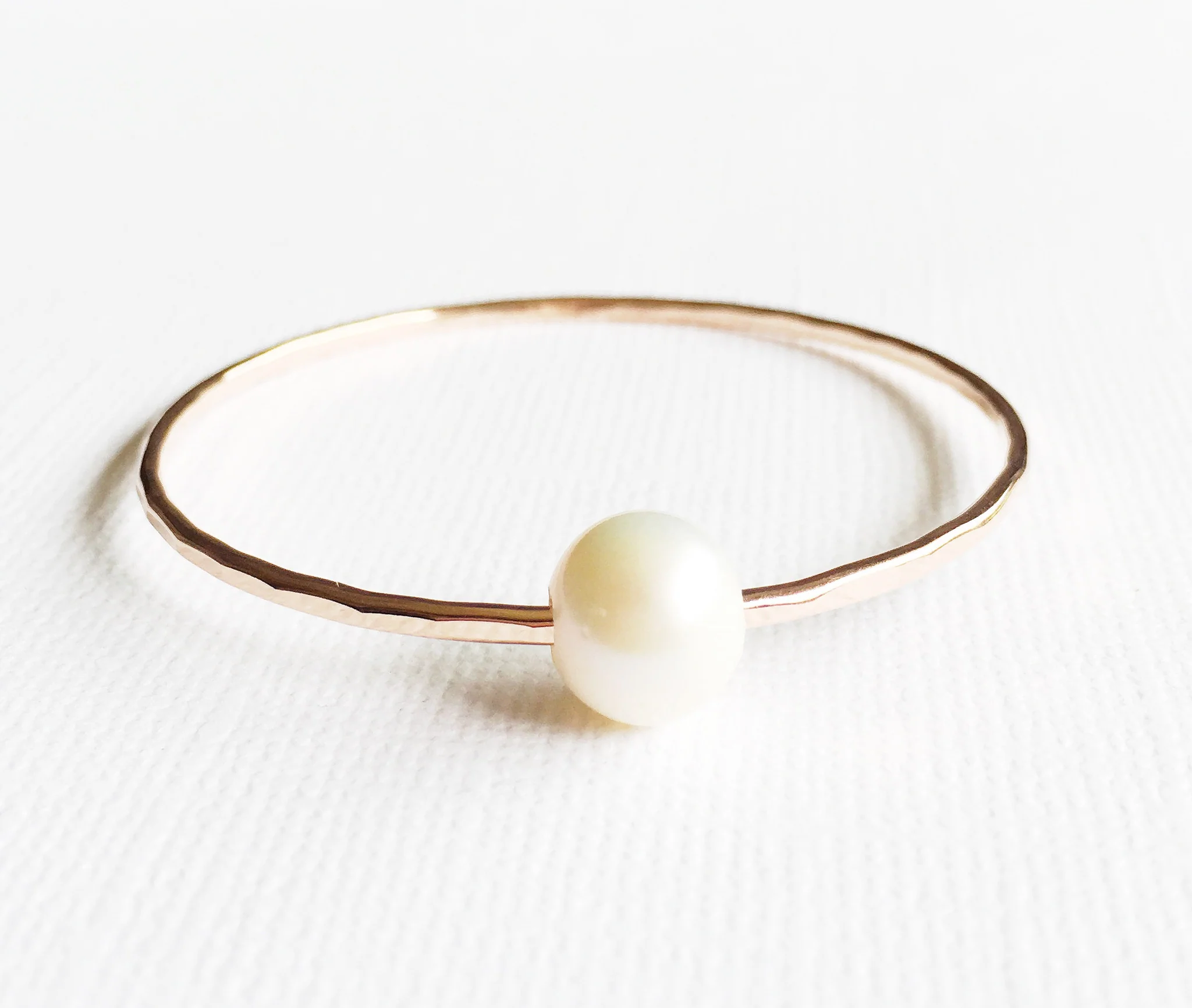 Bangle Lani - white pearl ( B254) - Mitchell's Manufacturing Jewel