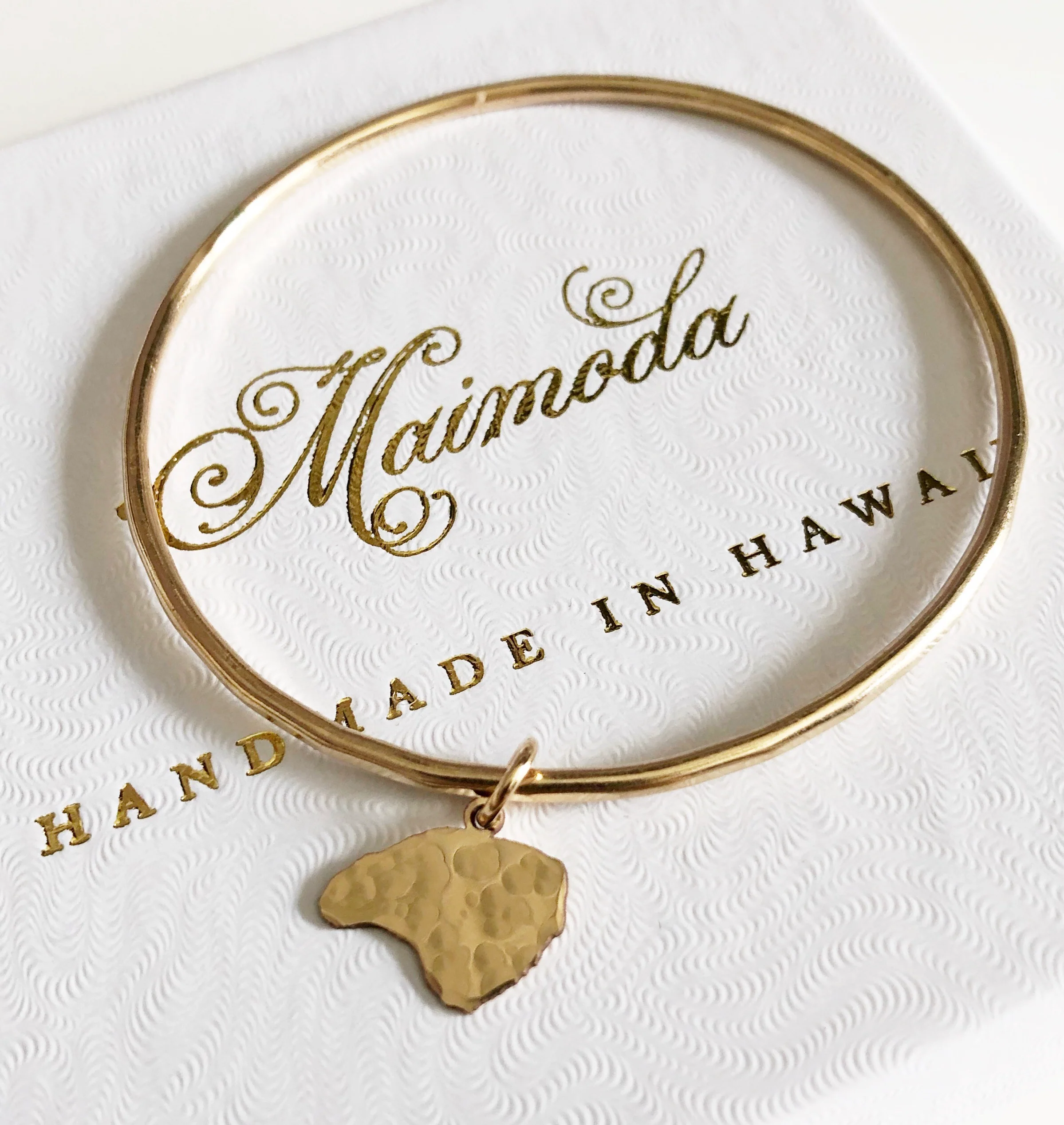 Lanai charm bangle (B425) - Mitchell's Manufacturing Jewel