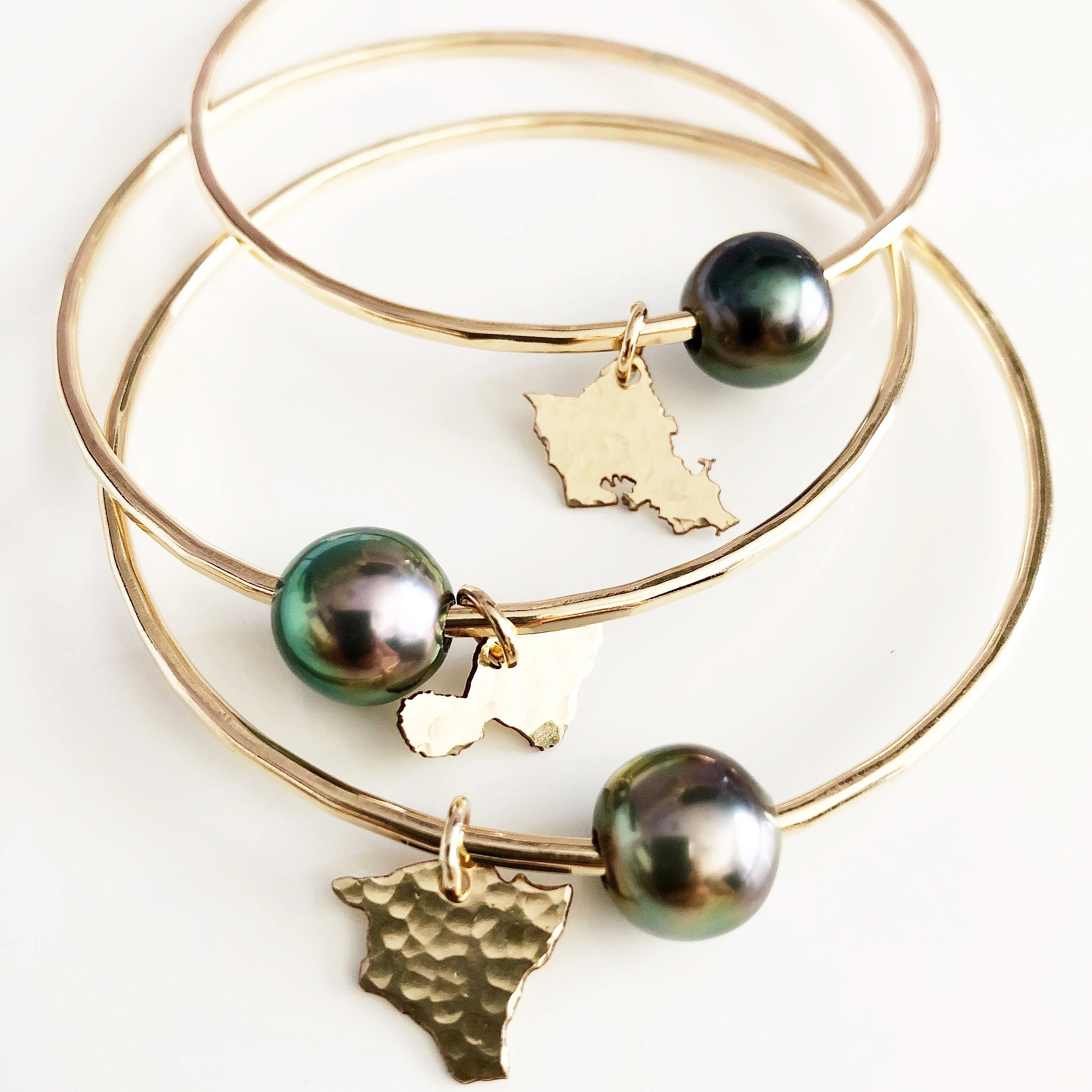 Maui charm bangle - tahitian pearl (B370) - Mitchell's Manufacturing Jewel