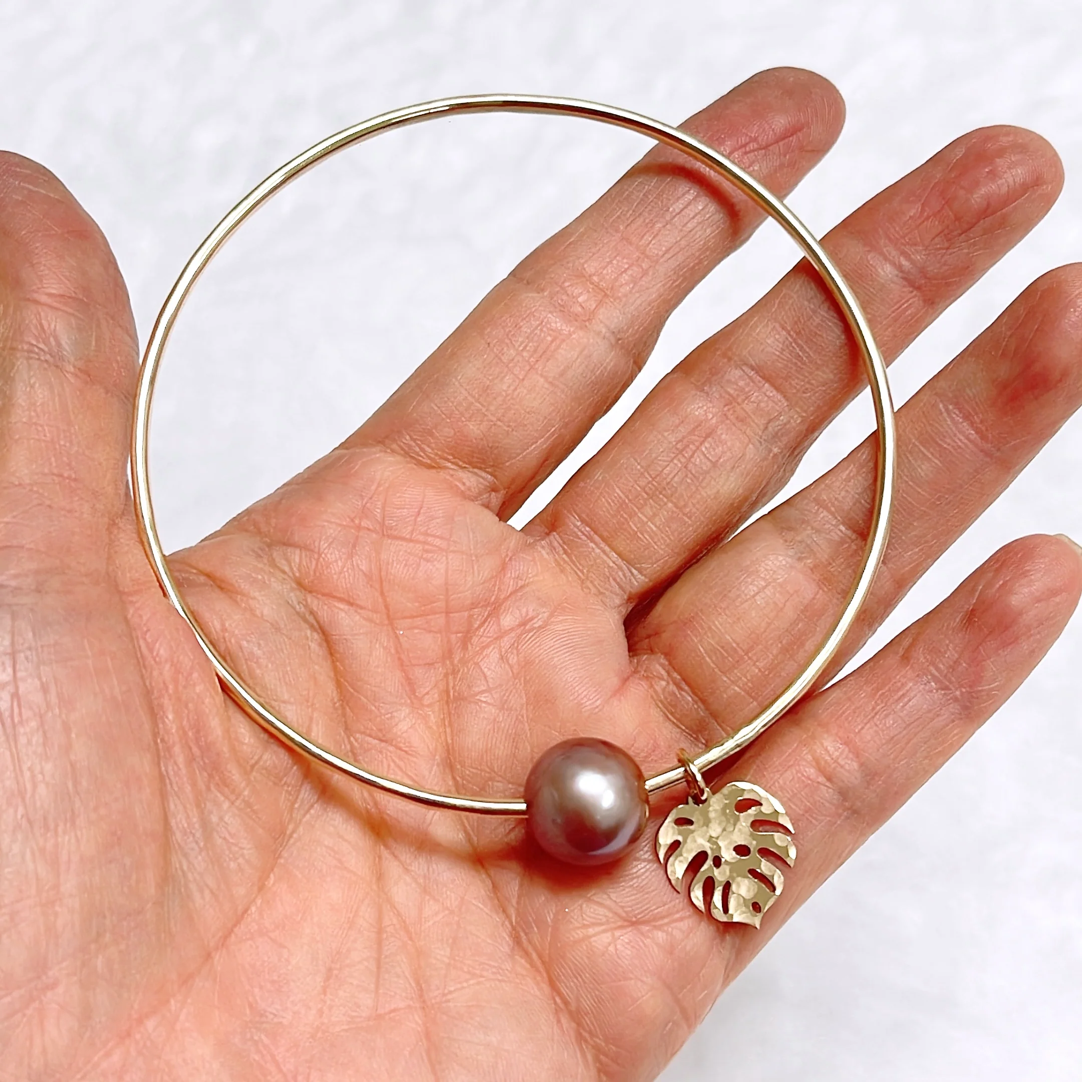 Monstera bangle - lavender Edison pearl (B561) - Mitchell's Manufacturing Jewel