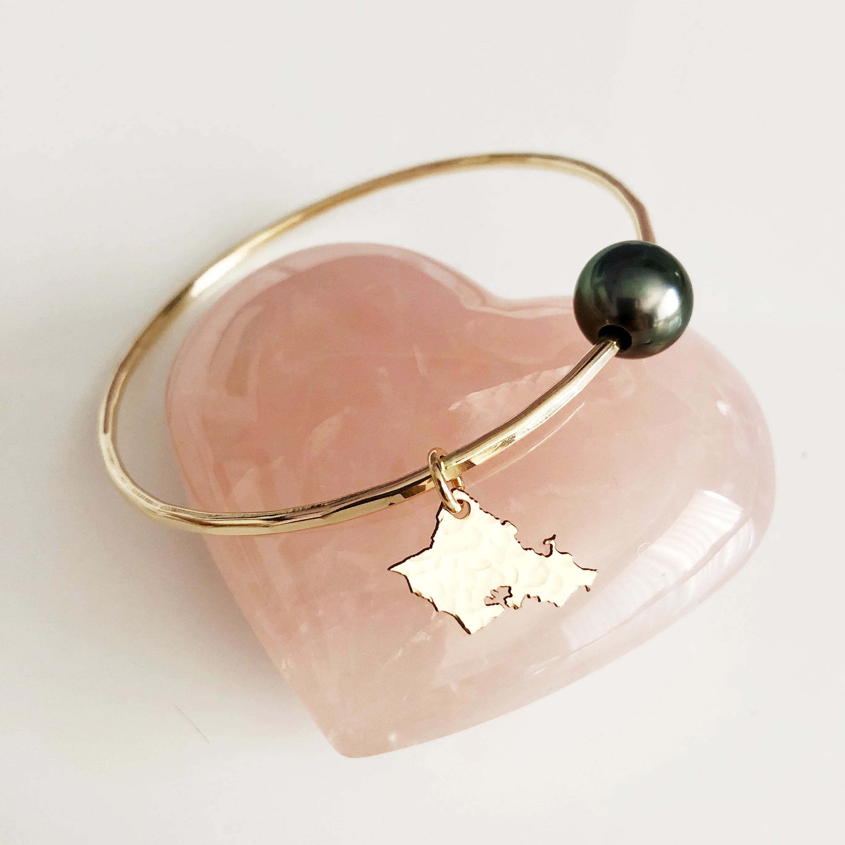 Oahu charm bangle - tahitian pearl (B383) - Mitchell's Manufacturing Jewel