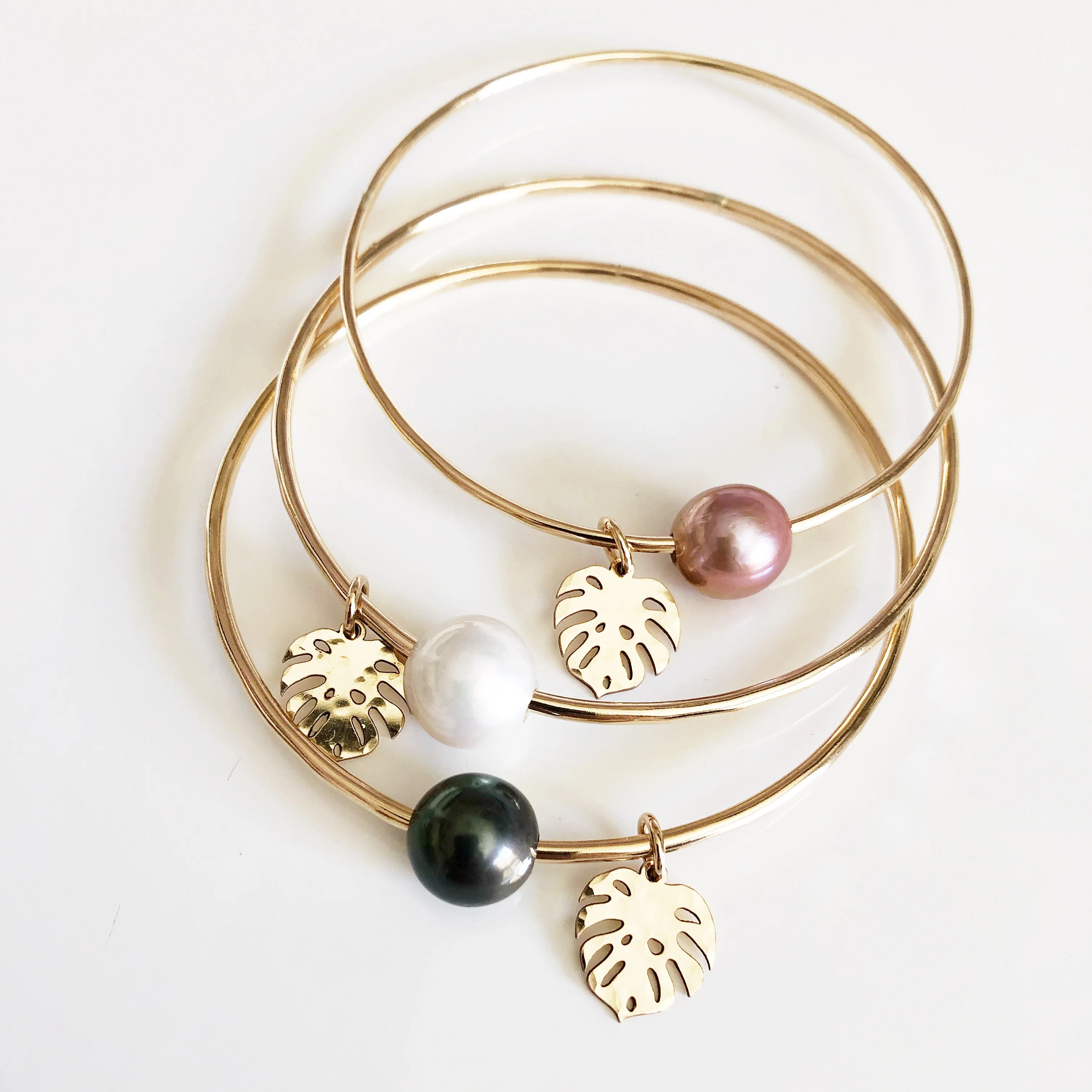 Monstera bangle - white pearl (B410) - Mitchell's Manufacturing Jewel