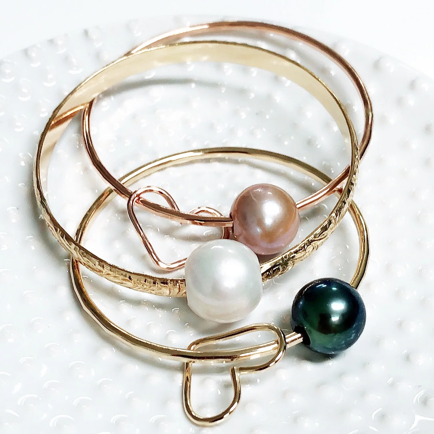 Bangle Lani - heart charm (B116) - Mitchell's Manufacturing Jewel