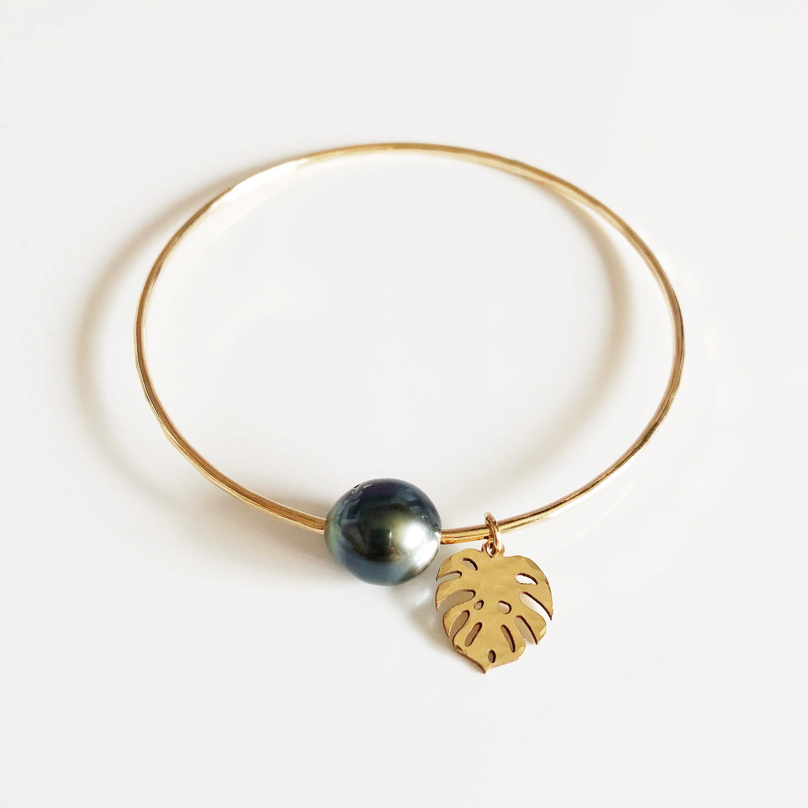 Monstera bangle - tahitian pearl (B380) - Mitchell's Manufacturing Jewel