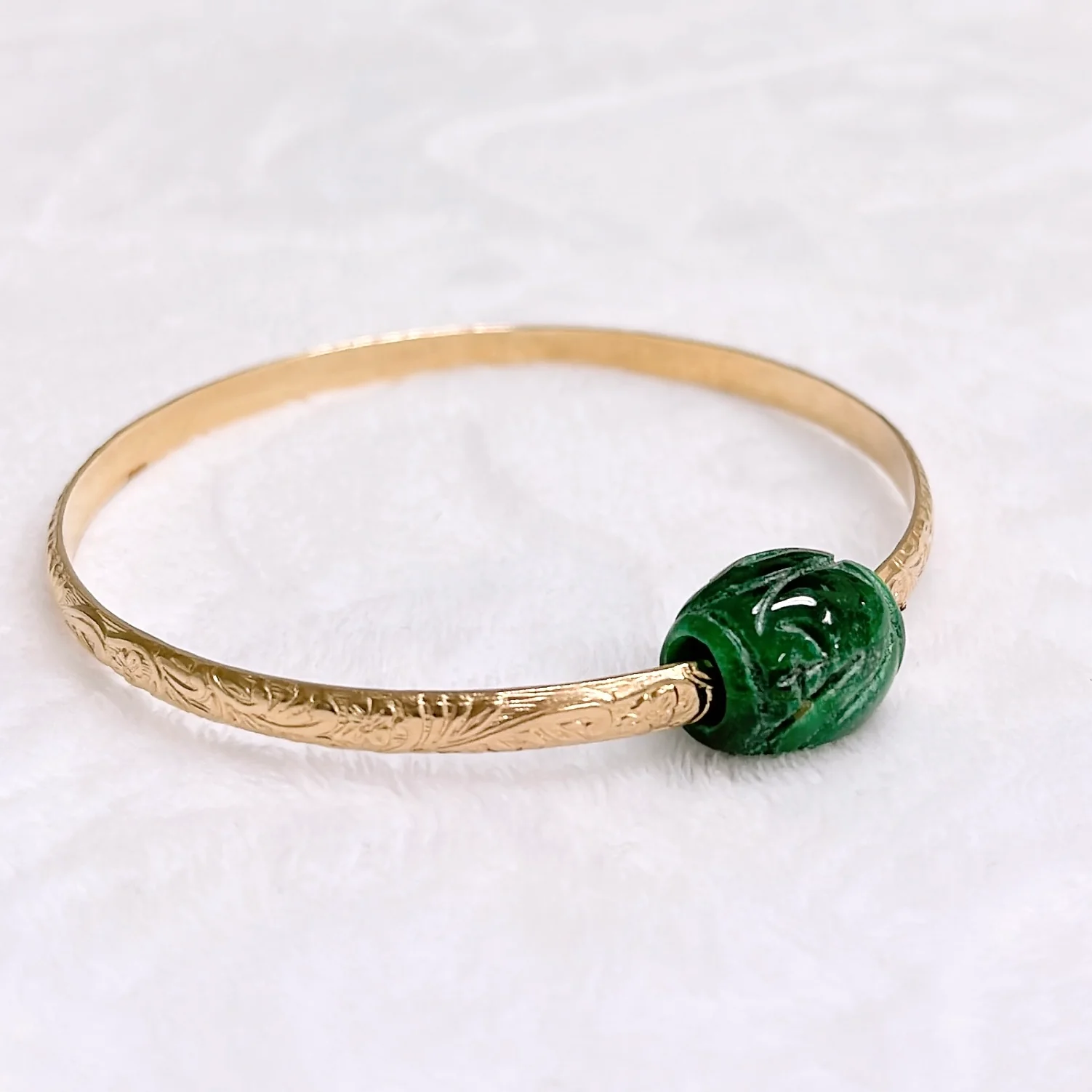 Bangle ALII - Barrel shaped jade bead (B568) - Mitchell's Manufacturing Jewel