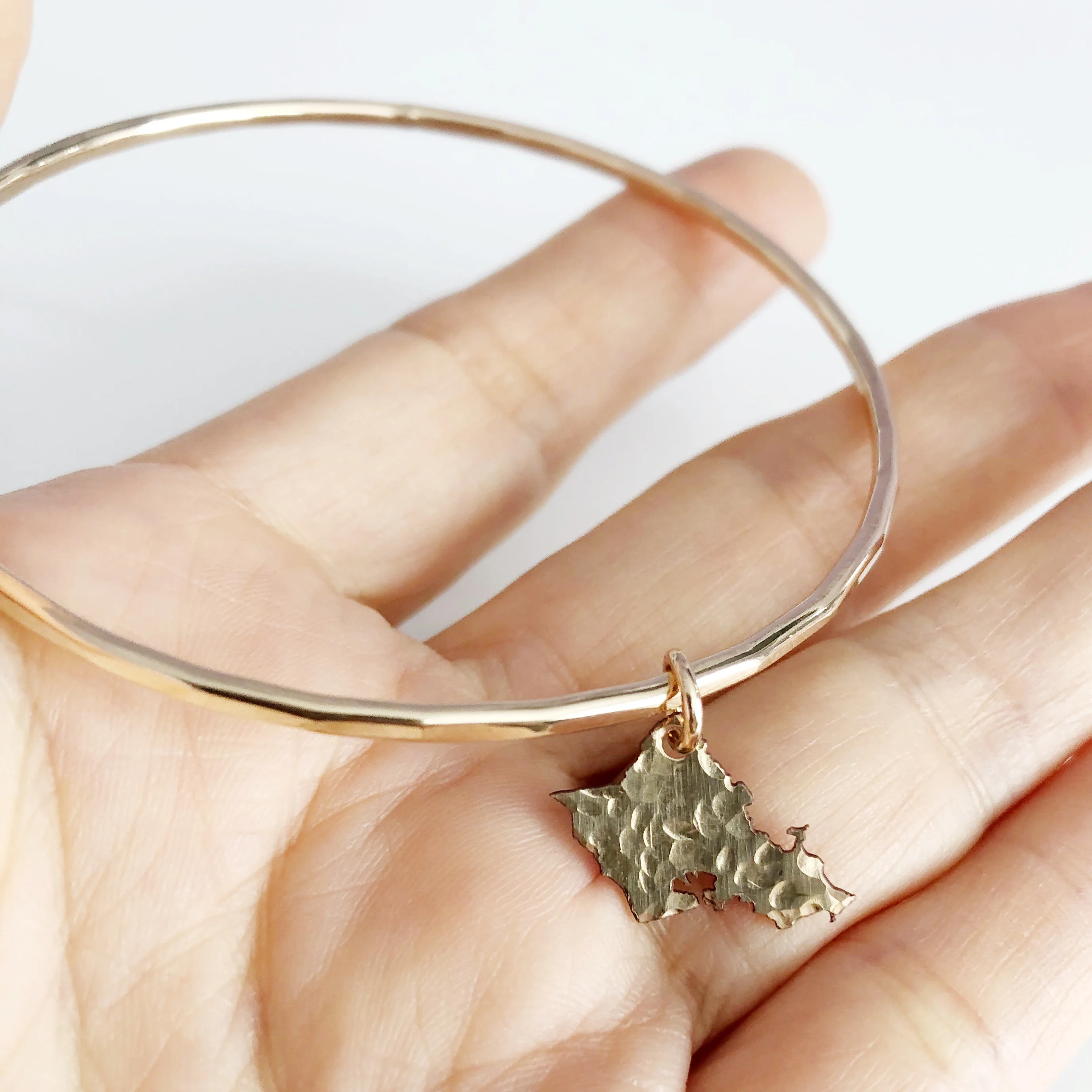 Oahu charm bangle (B371) - Mitchell's Manufacturing Jewel
