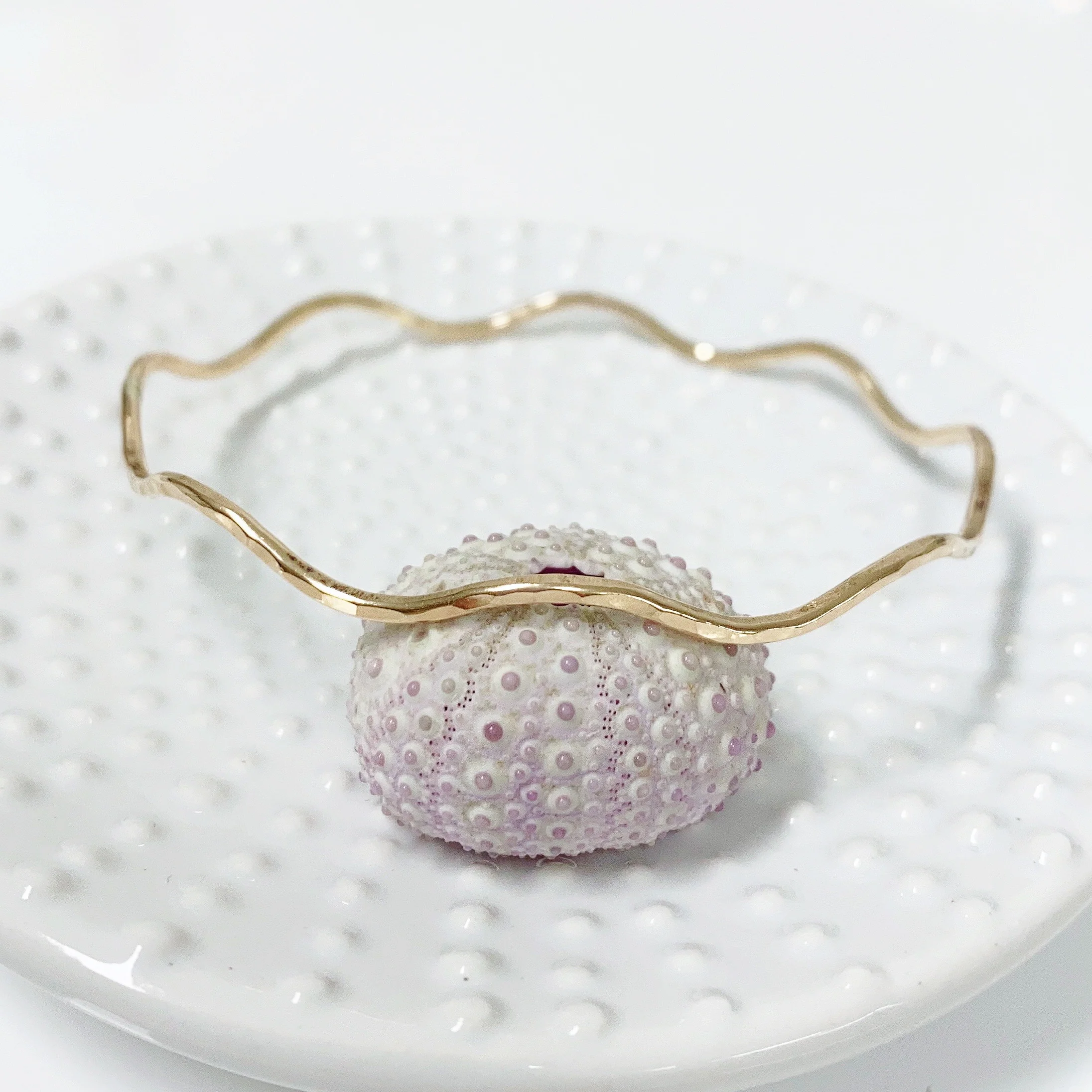 Bangle NOLA - Medium wave bangle (B439) - Mitchell's Manufacturing Jewel
