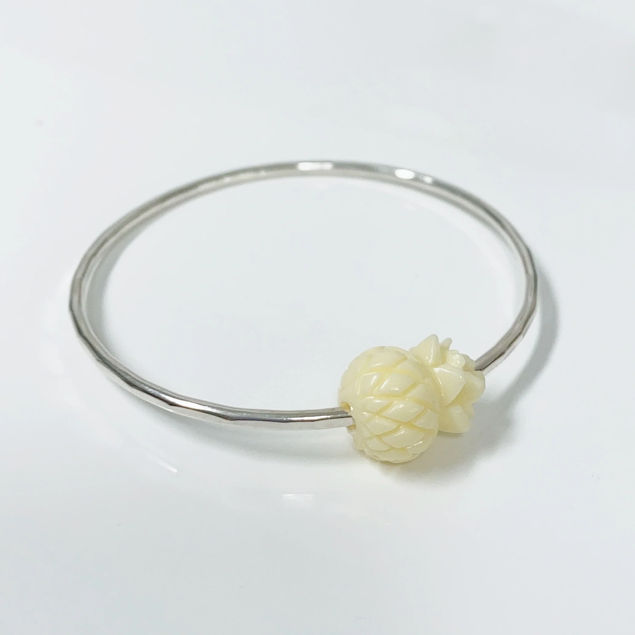 Pineapple bead bangle - resin pineapple (B427) - Mitchell's Manufacturing Jewel