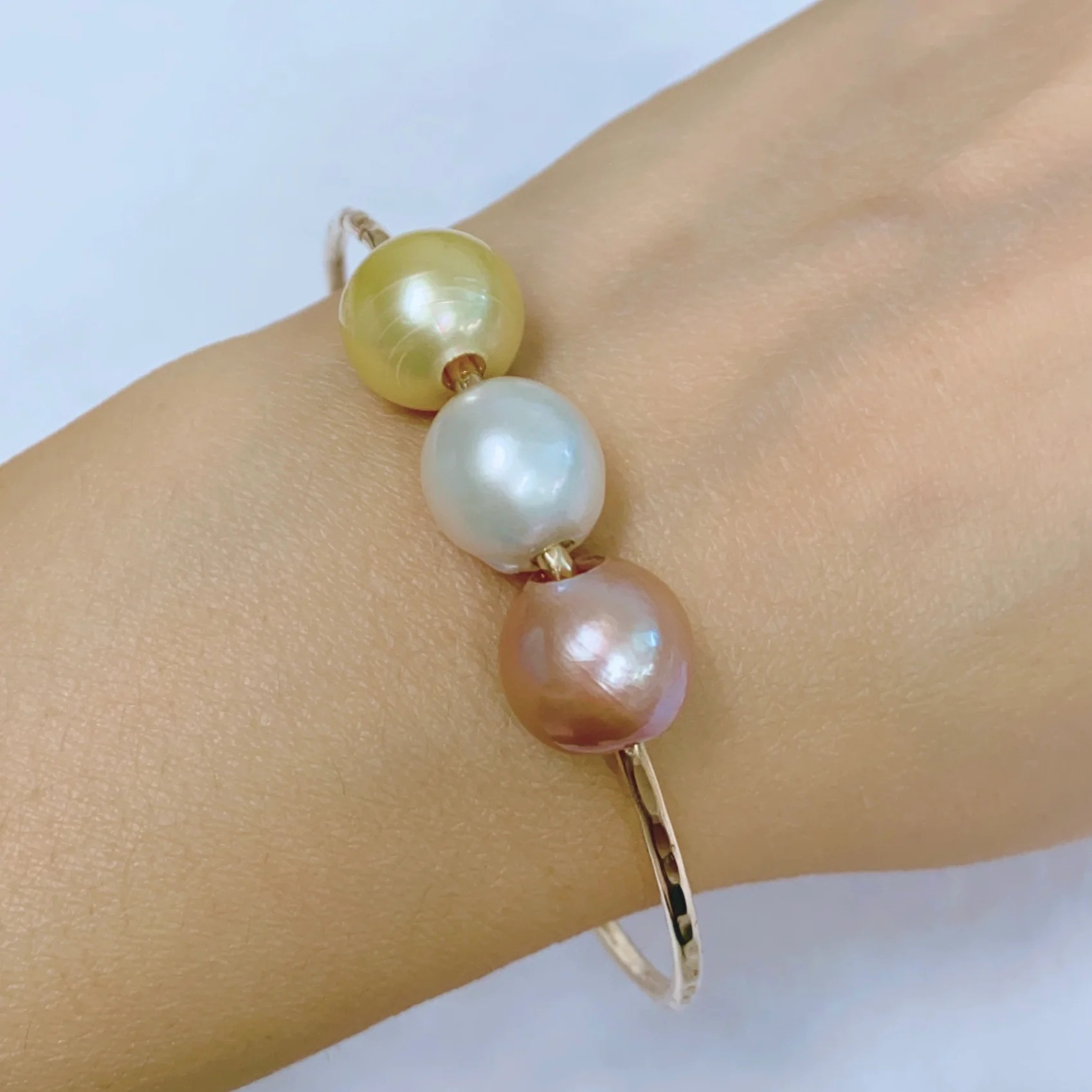 Bangle PAIGE - pink, white Edison & south sea pearl (B472) - Mitchell's Manufacturing Jewel