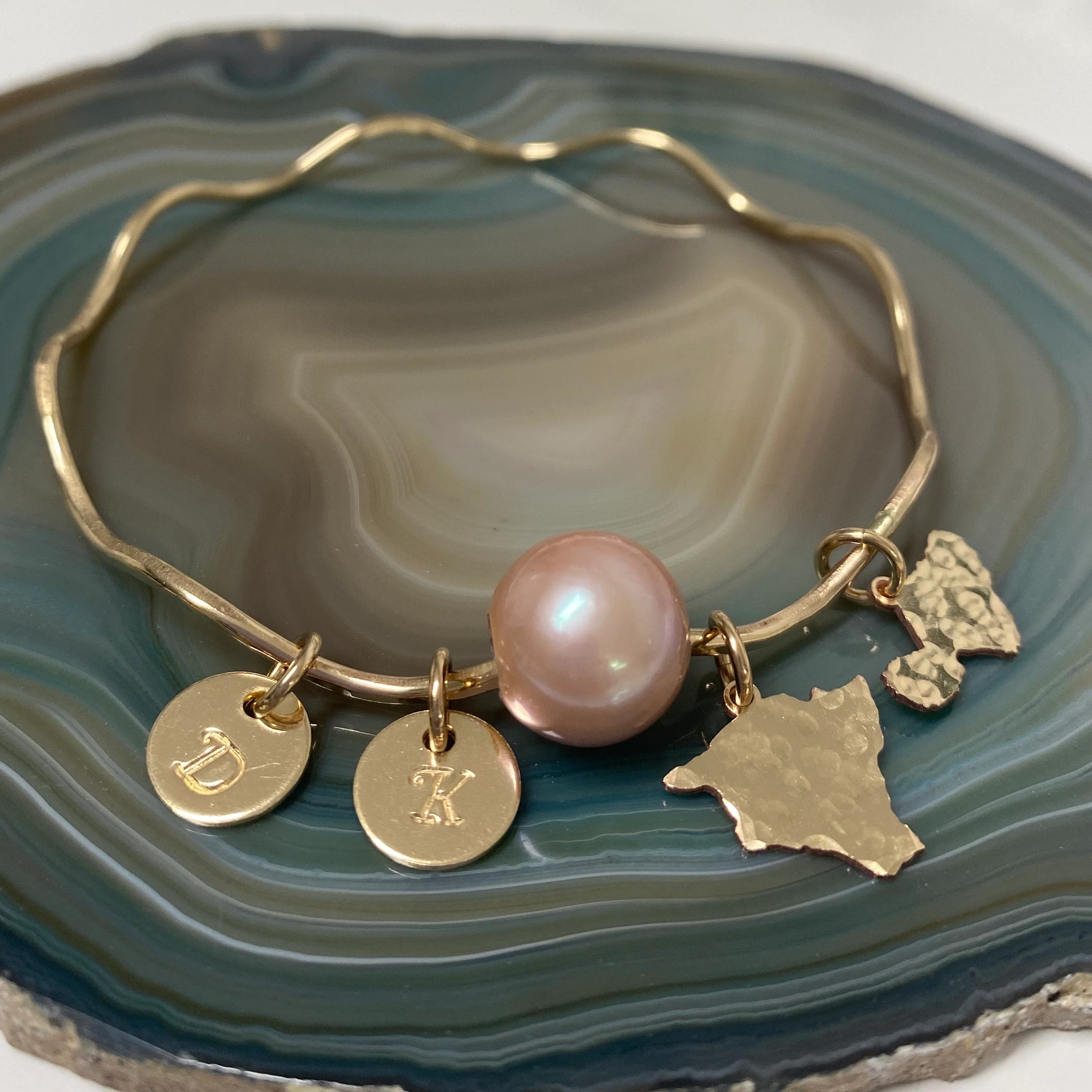 Bangle NOLA - pink Edison pearl (B450) - Mitchell's Manufacturing Jewel