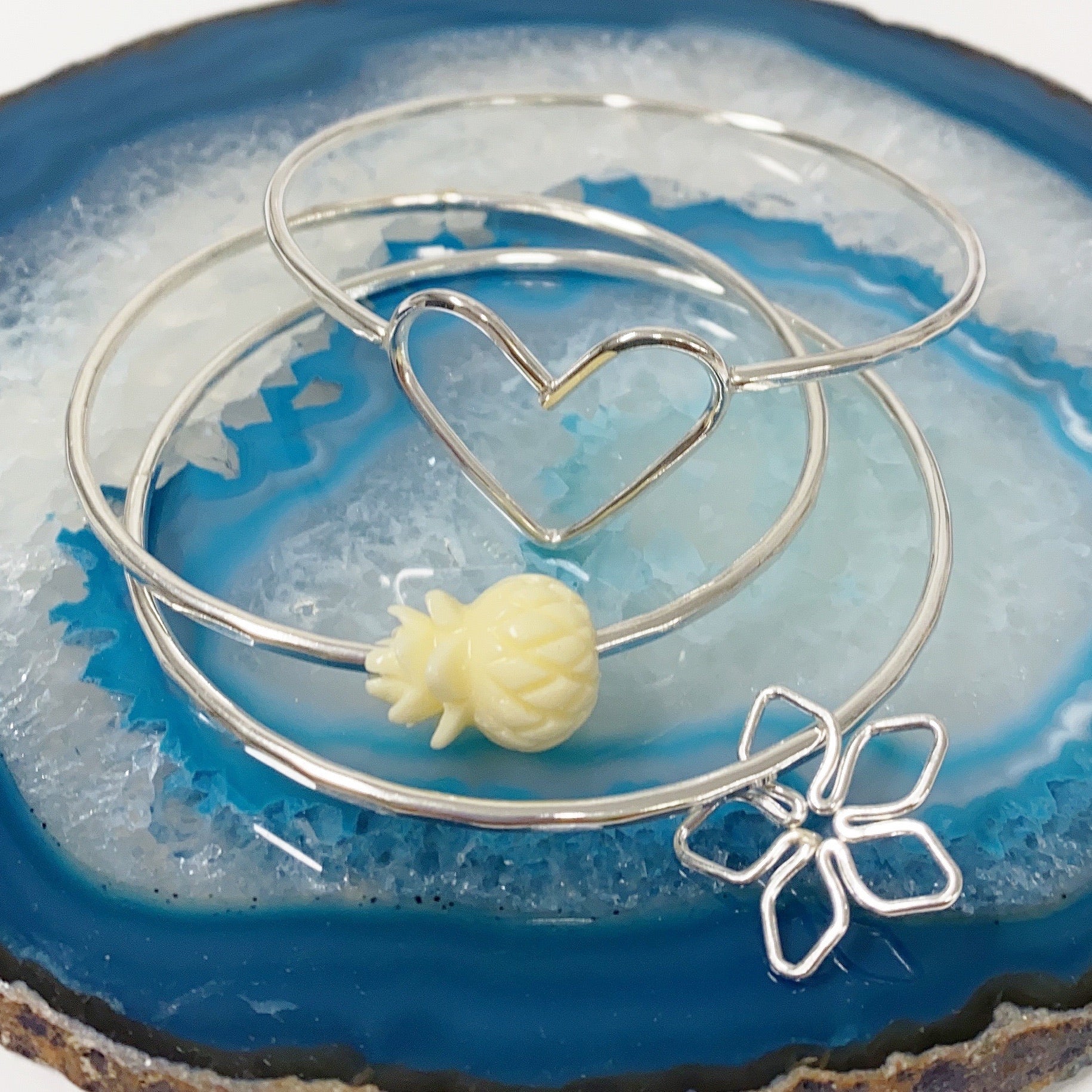 Pineapple bead bangle - resin pineapple (B427) - Mitchell's Manufacturing Jewel