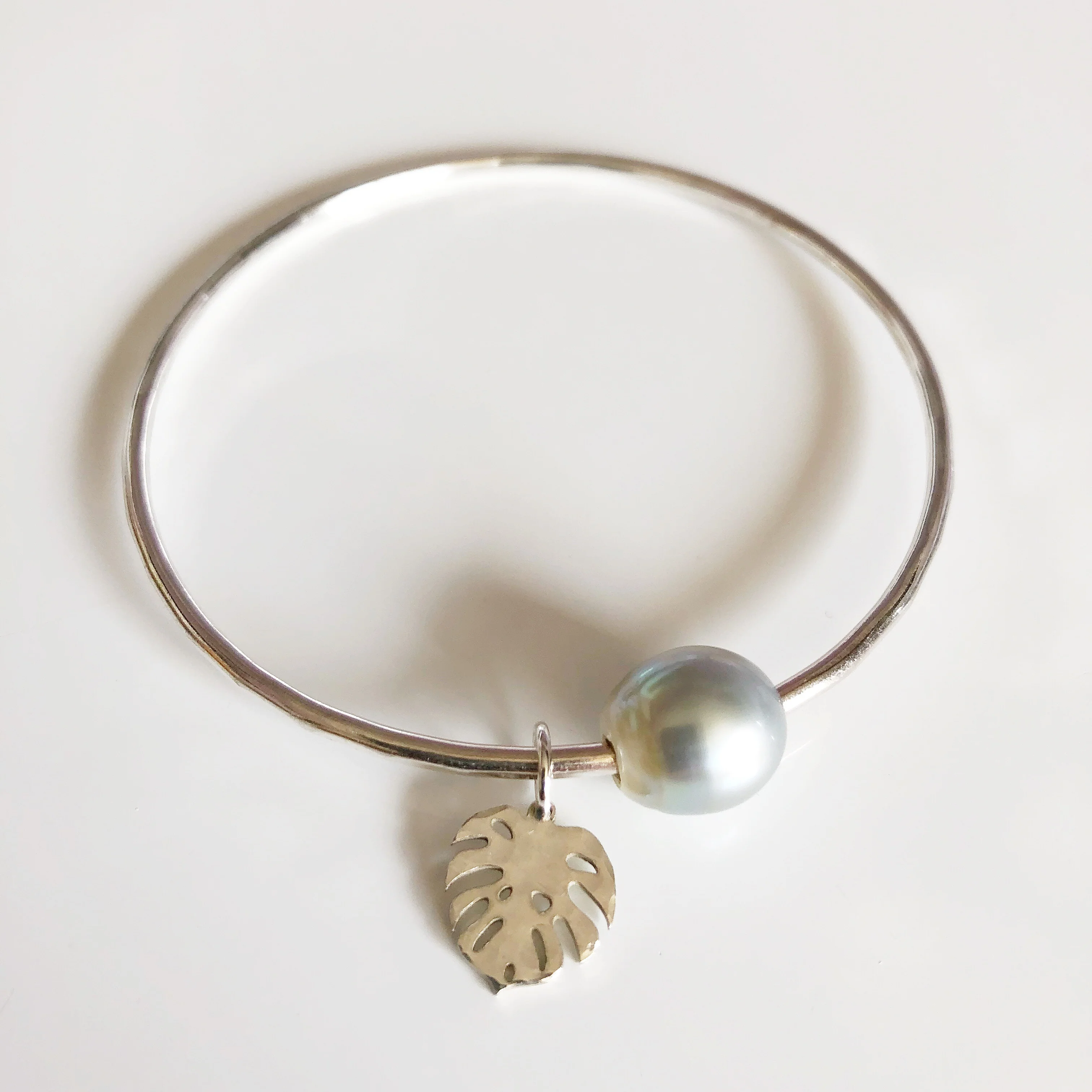 Monstera charm bangle (B364) - Mitchell's Manufacturing Jewel