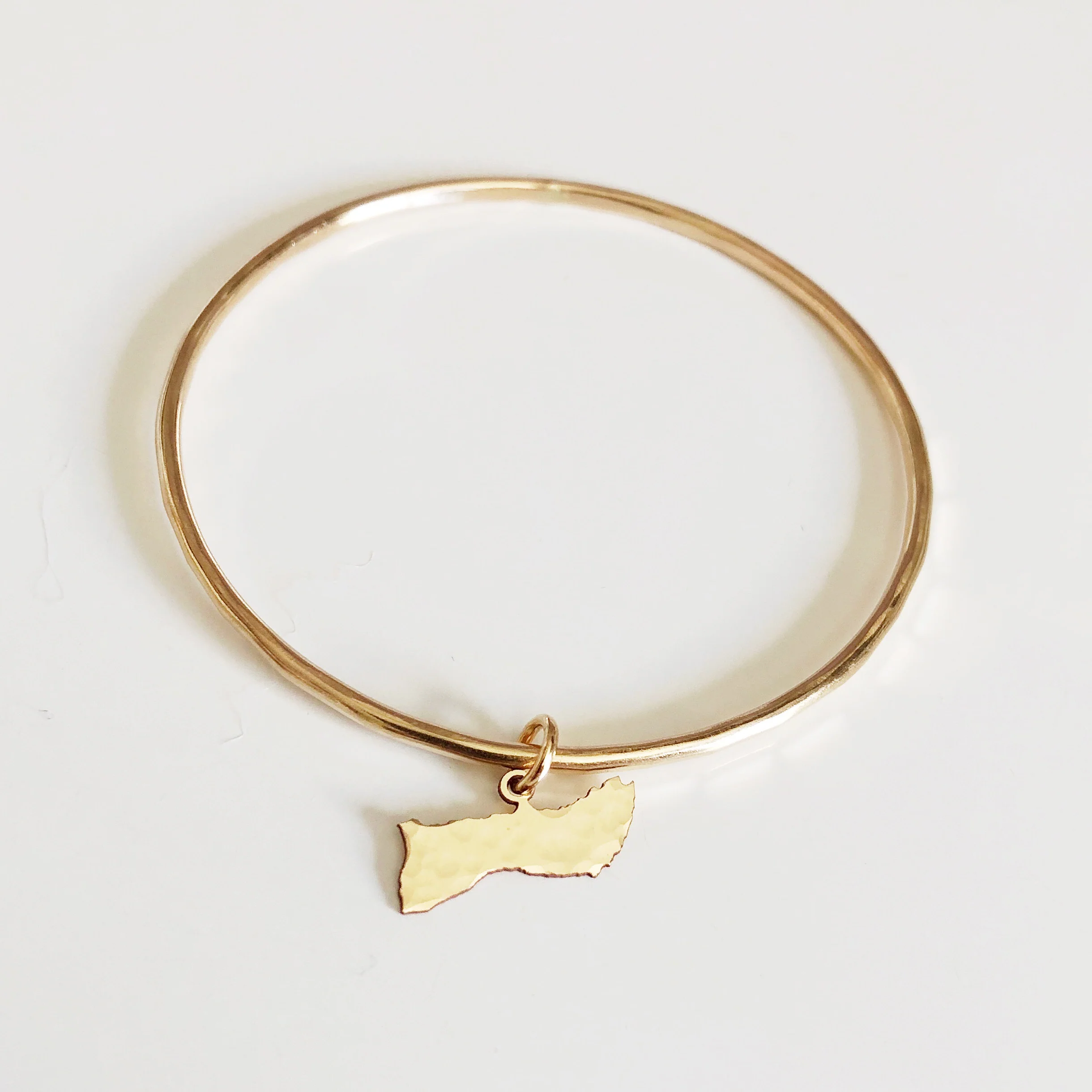 Molokai charm bangle (B424) - Mitchell's Manufacturing Jewel
