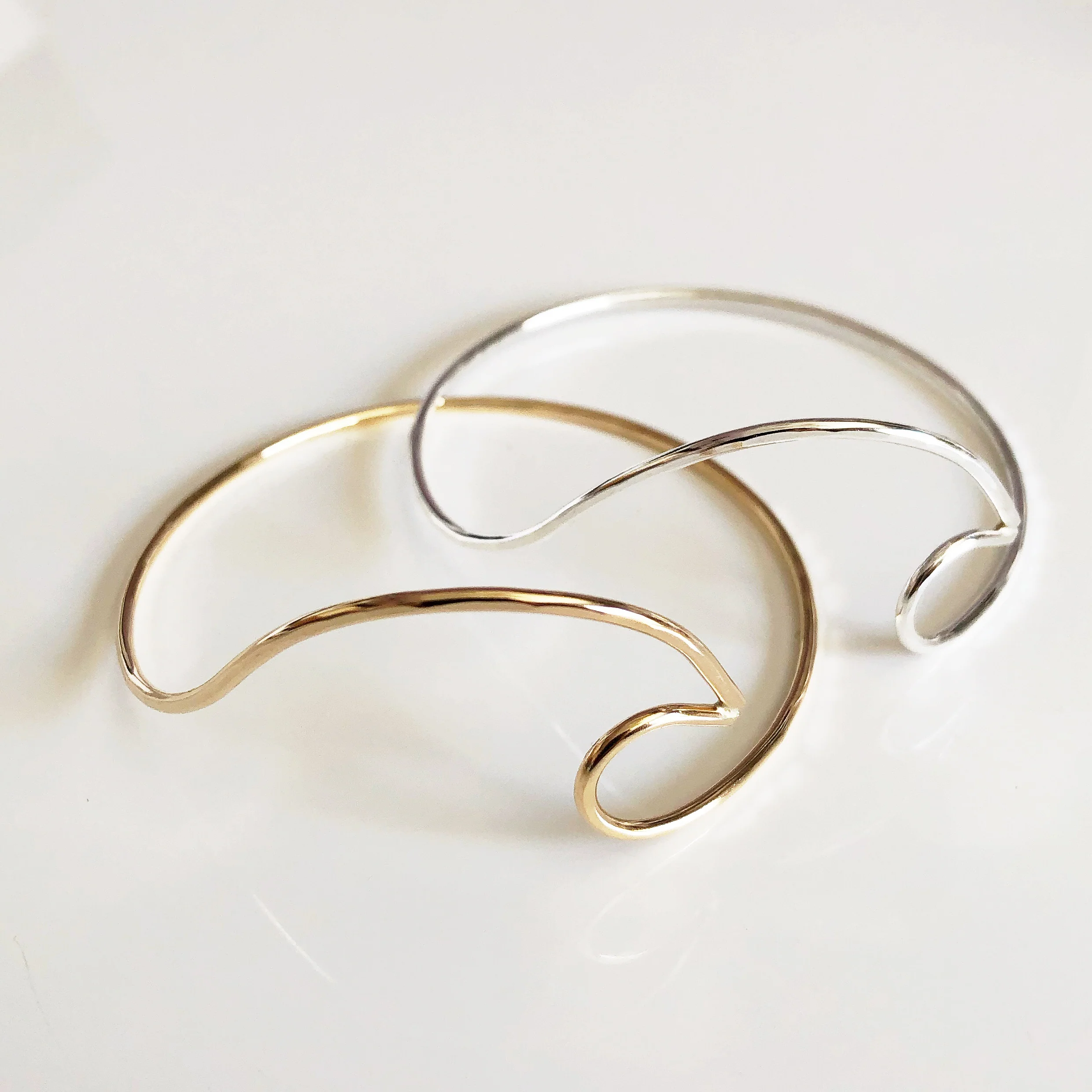 Bangle Nalu - ocean wave bangle (B104) - Mitchell's Manufacturing Jewel