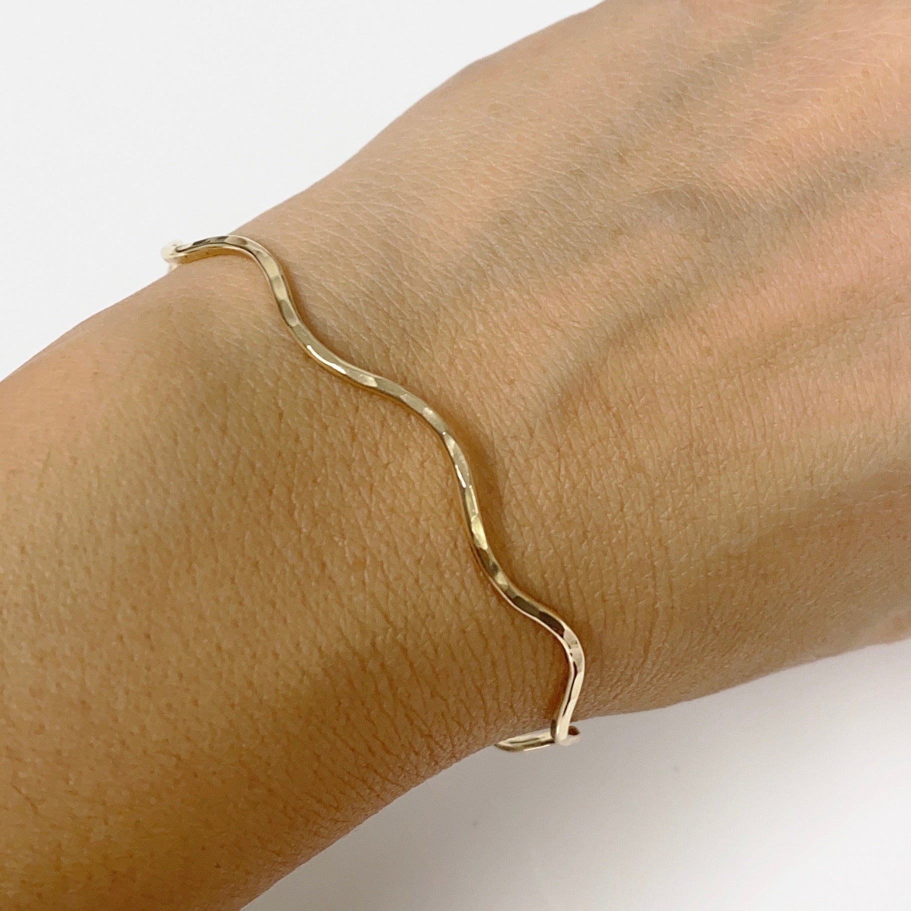 Bangle NOLA - Medium wave bangle (B439) - Mitchell's Manufacturing Jewel