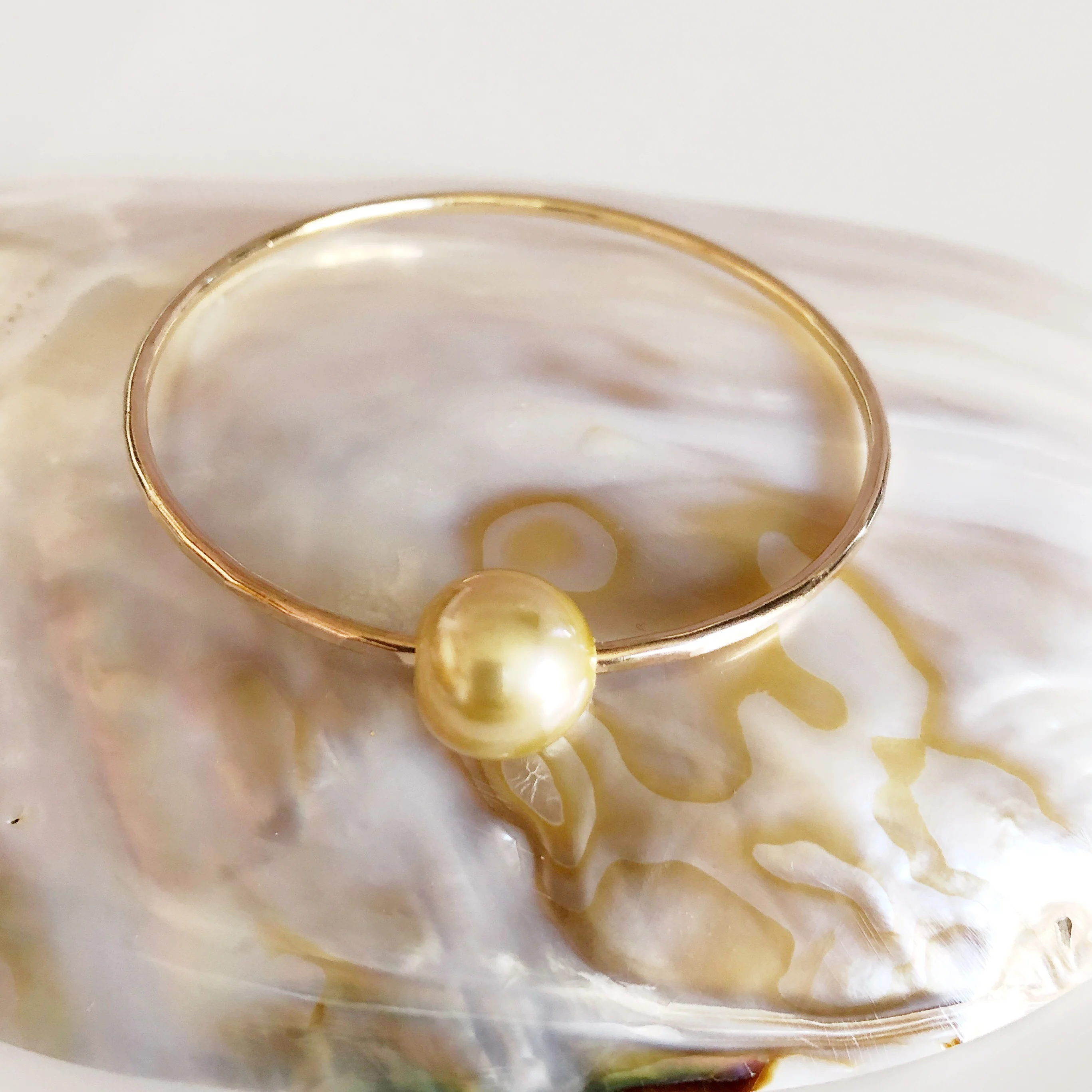 Bangle MIKA- golden south sea pearl (B358) - Mitchell's Manufacturing Jewel
