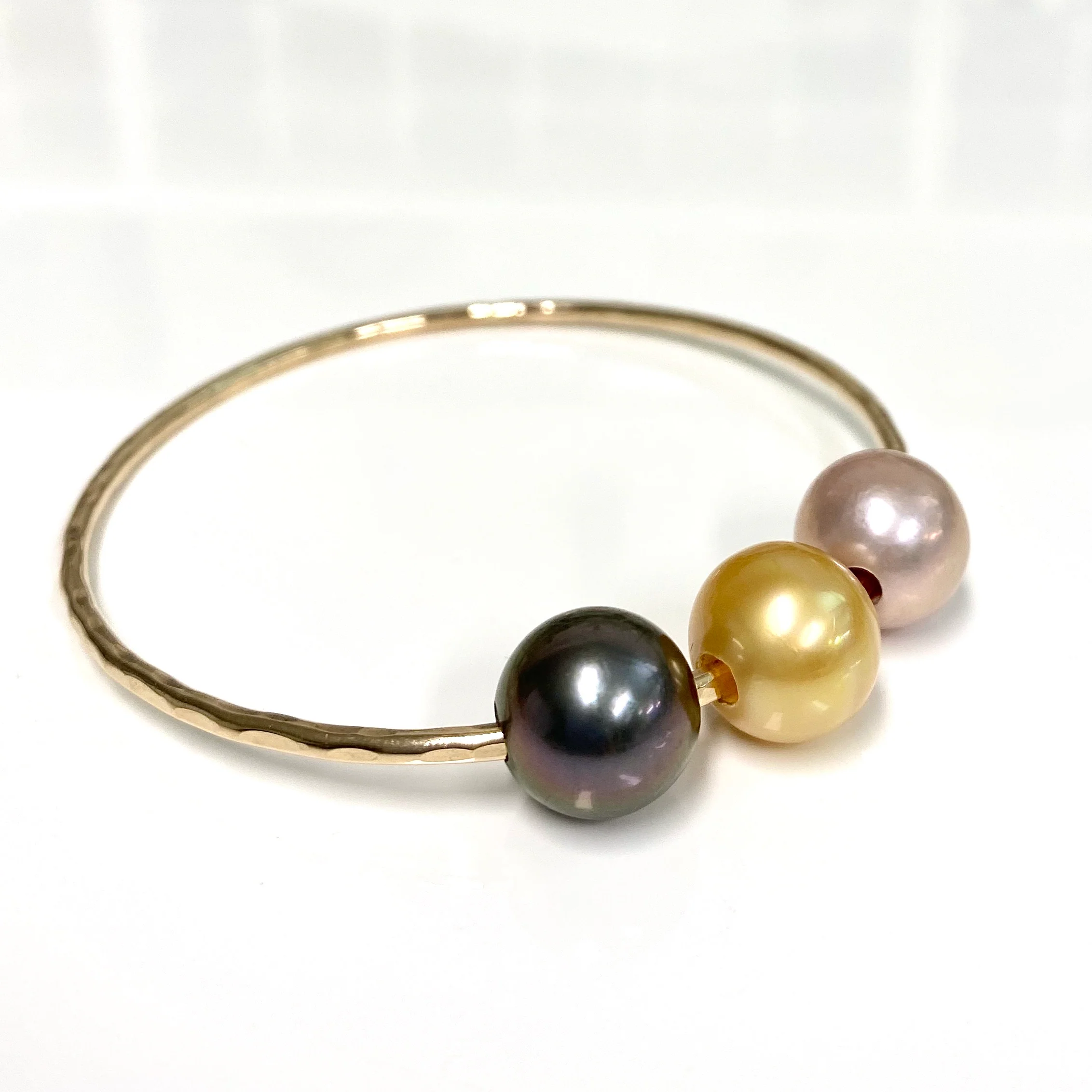 Bangle PAIGE - 11-12mm gold south sea , pink Edison and Tahitian pearl (B460) - Mitchell's Manufacturing Jewel