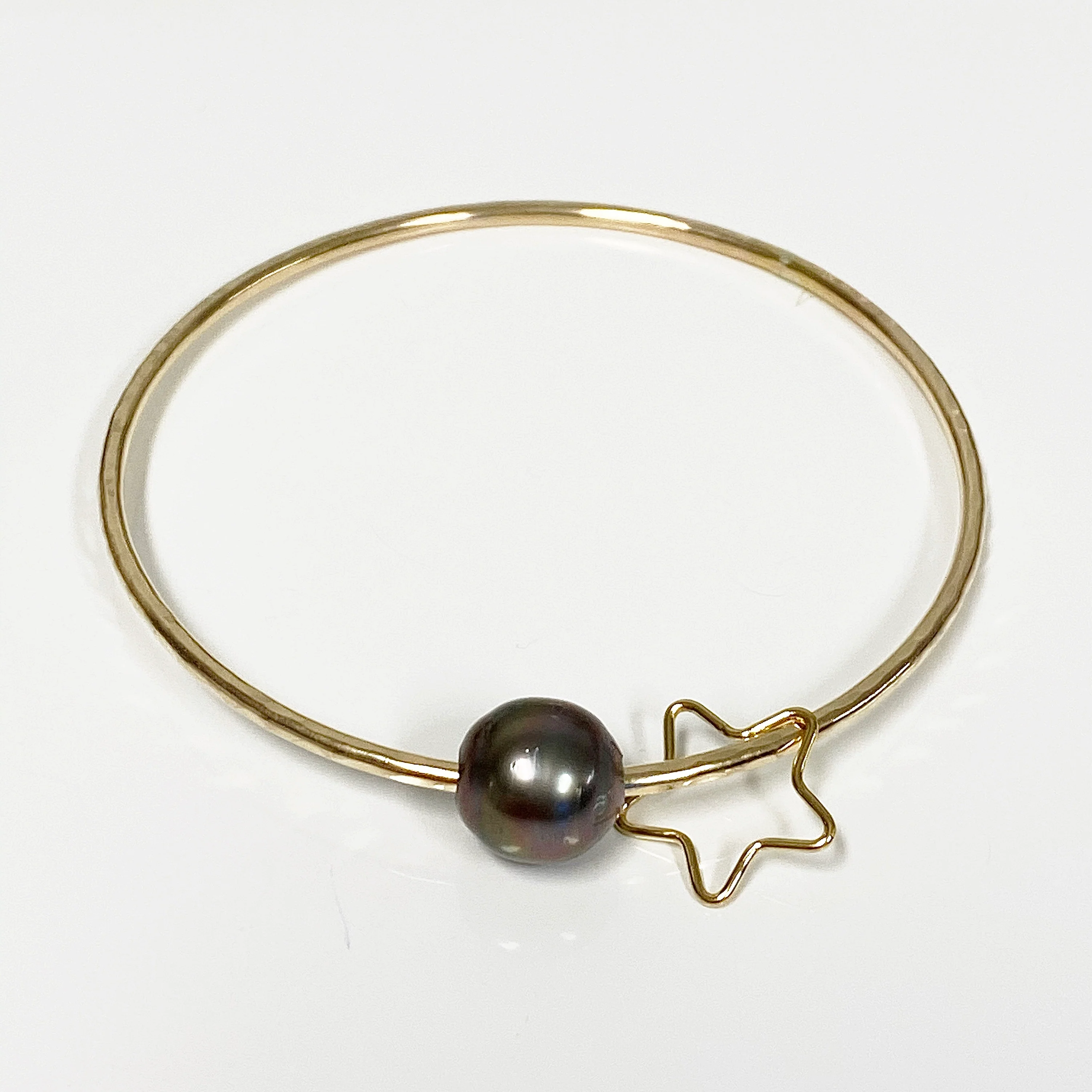 Star charm bangle - Tahitian pearl (B435) - Mitchell's Manufacturing Jewel