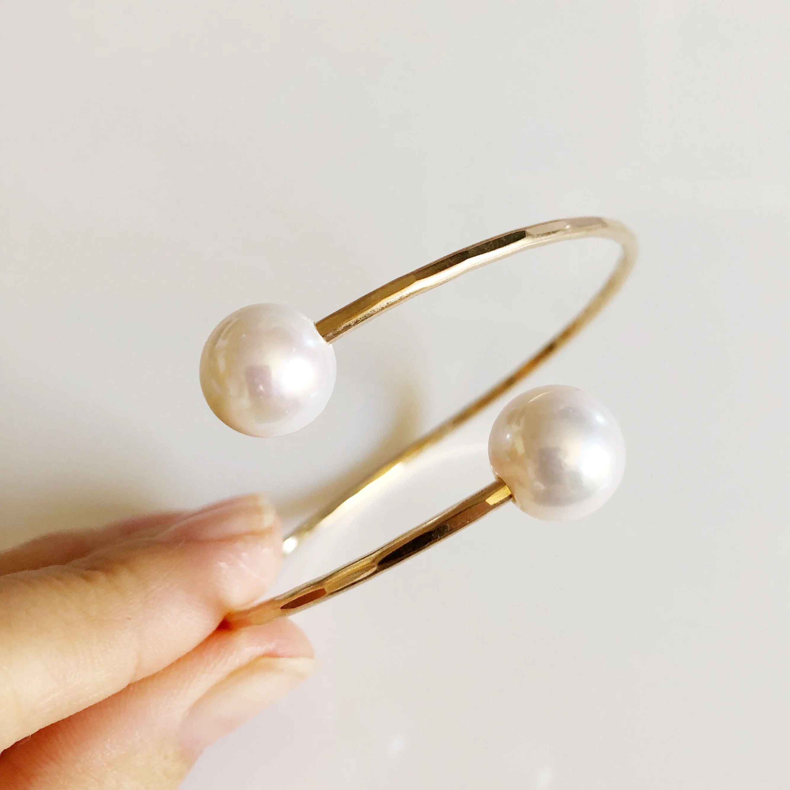 Cuff LEIA - white Edison pearls (B355) - Mitchell's Manufacturing Jewel