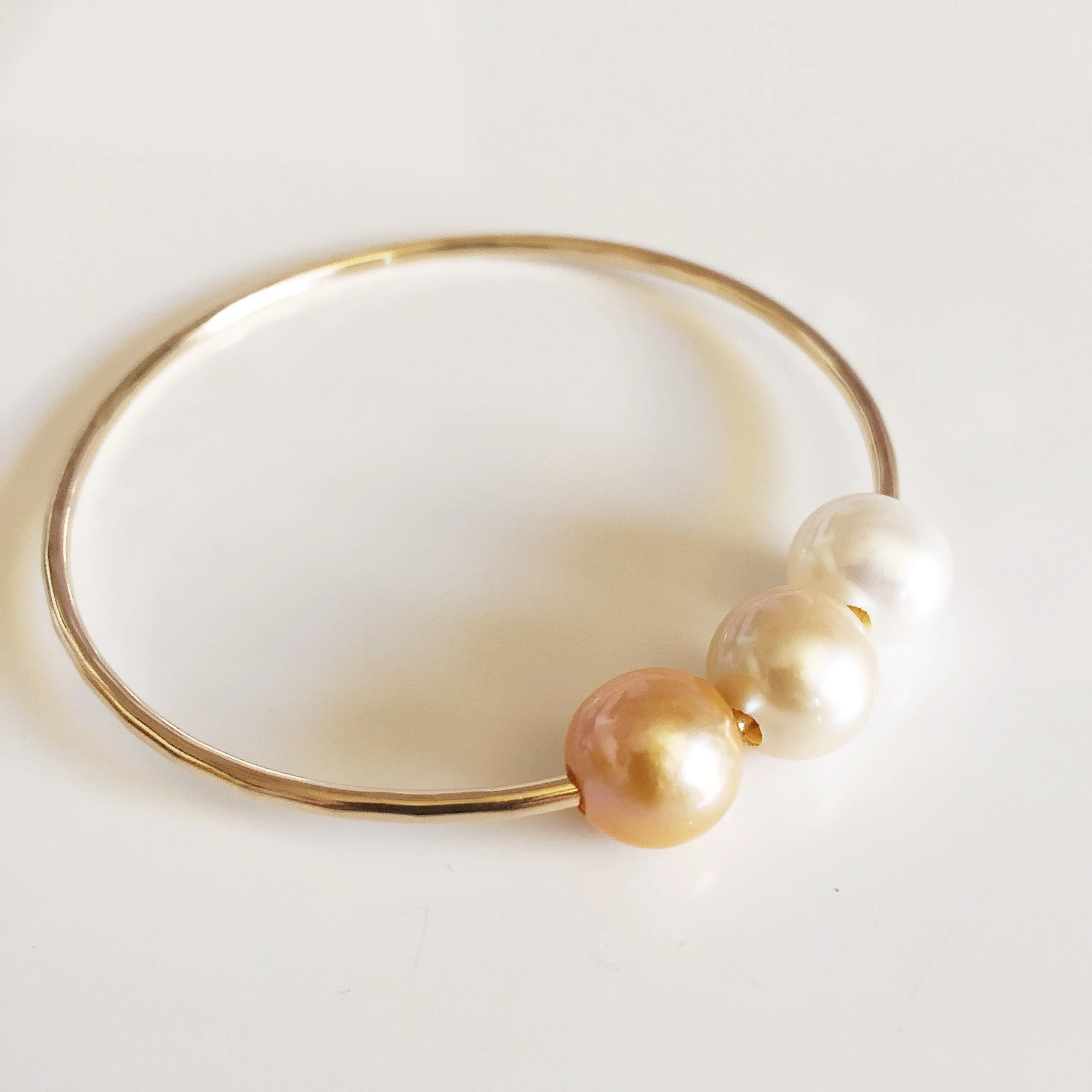 Bangle PAIGE - gold edison pearls (B255) - Mitchell's Manufacturing Jewel