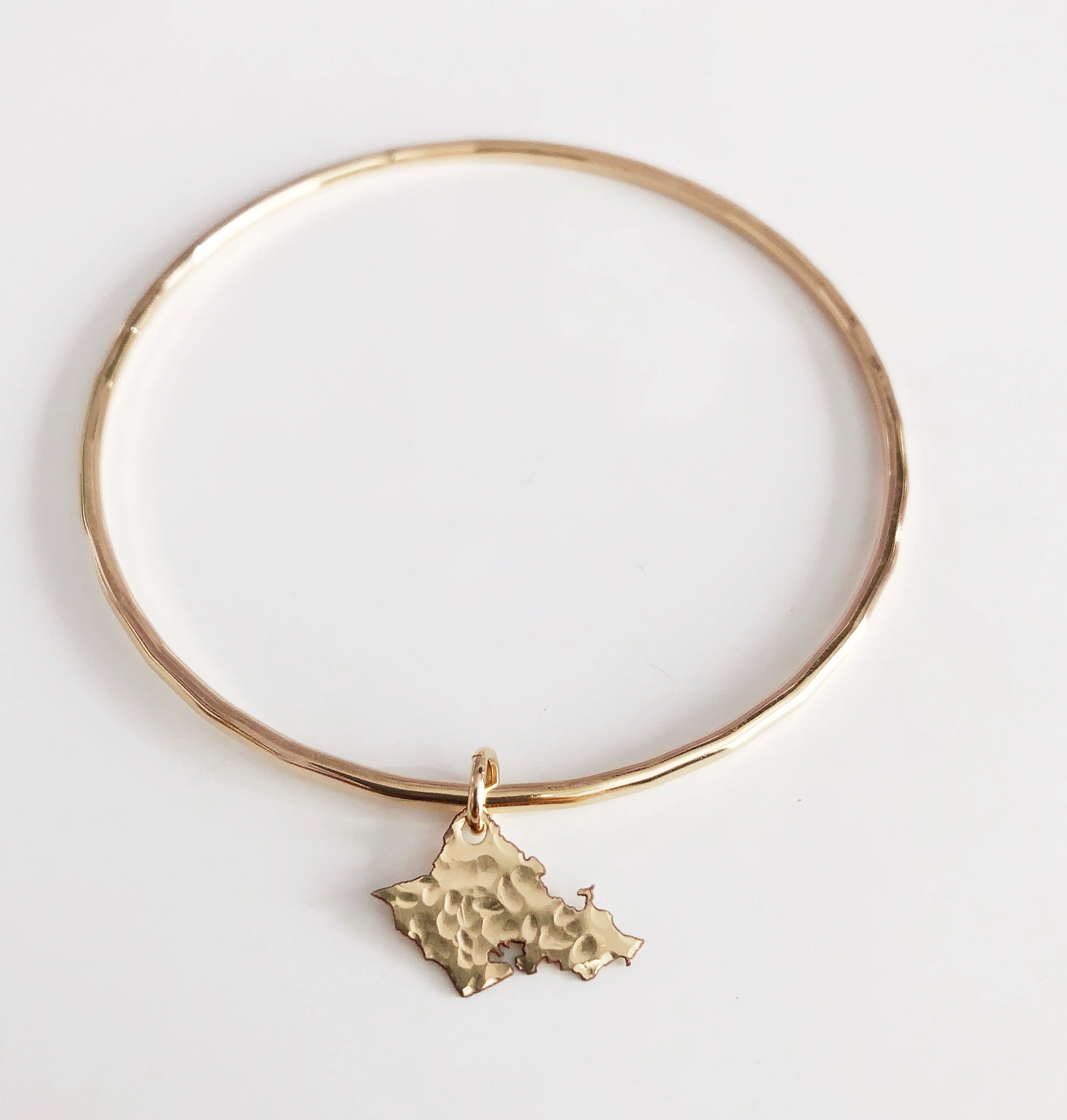 Oahu charm bangle (B371) - Mitchell's Manufacturing Jewel