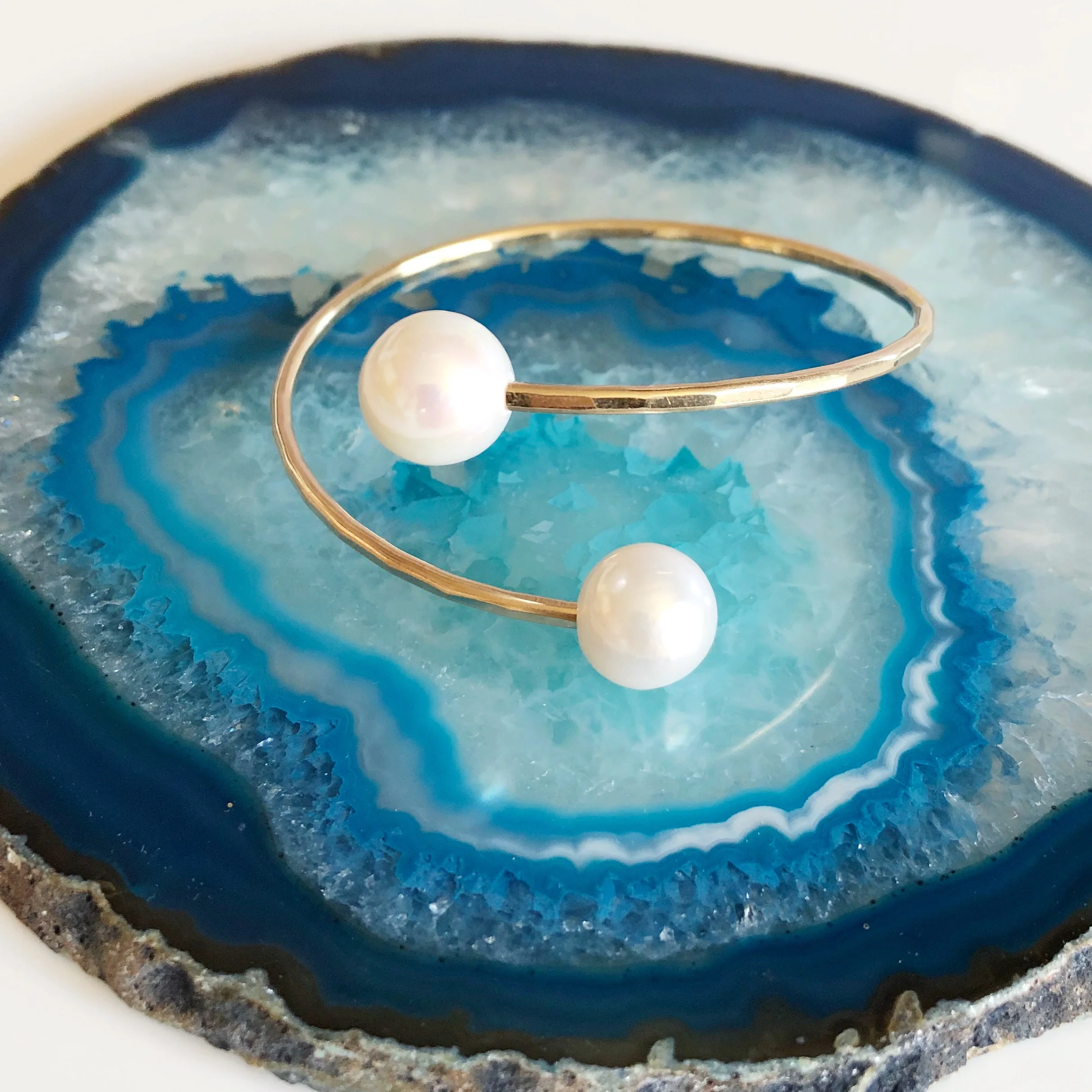 Cuff LEIA - white Edison pearls (B355) - Mitchell's Manufacturing Jewel