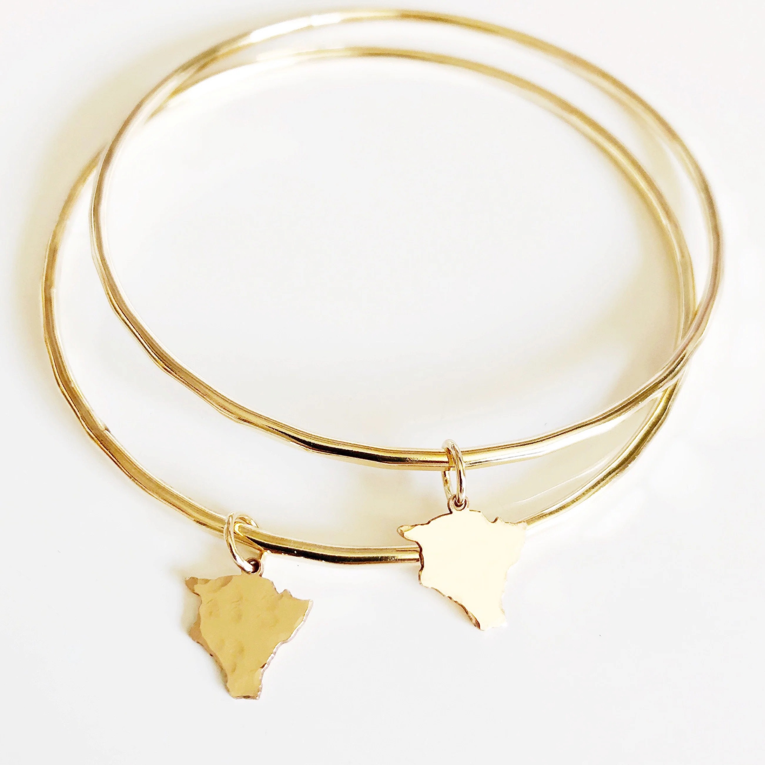 Big island charm bangle (B389) - Mitchell's Manufacturing Jewel