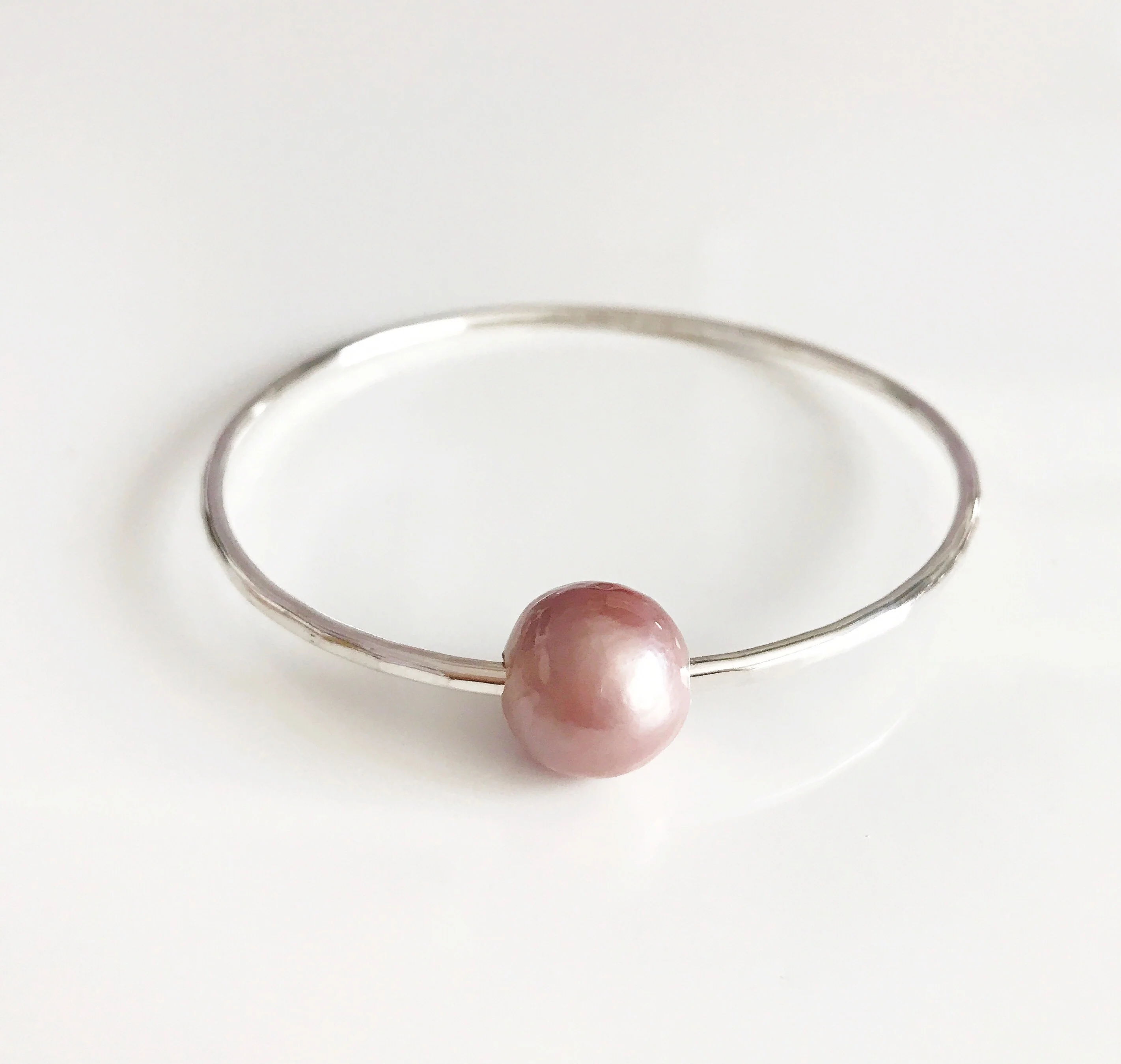 Bangle MIKA - lavender pearl (B345) - Mitchell's Manufacturing Jewel