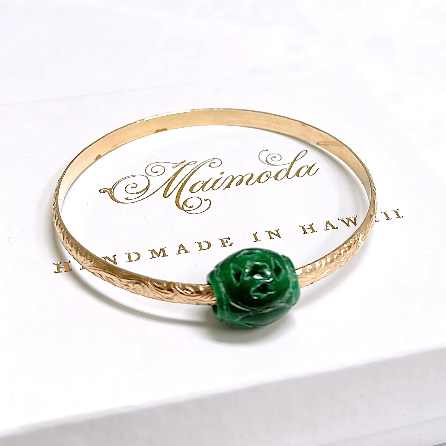 Bangle ALII - Barrel shaped jade bead (B568) - Mitchell's Manufacturing Jewel
