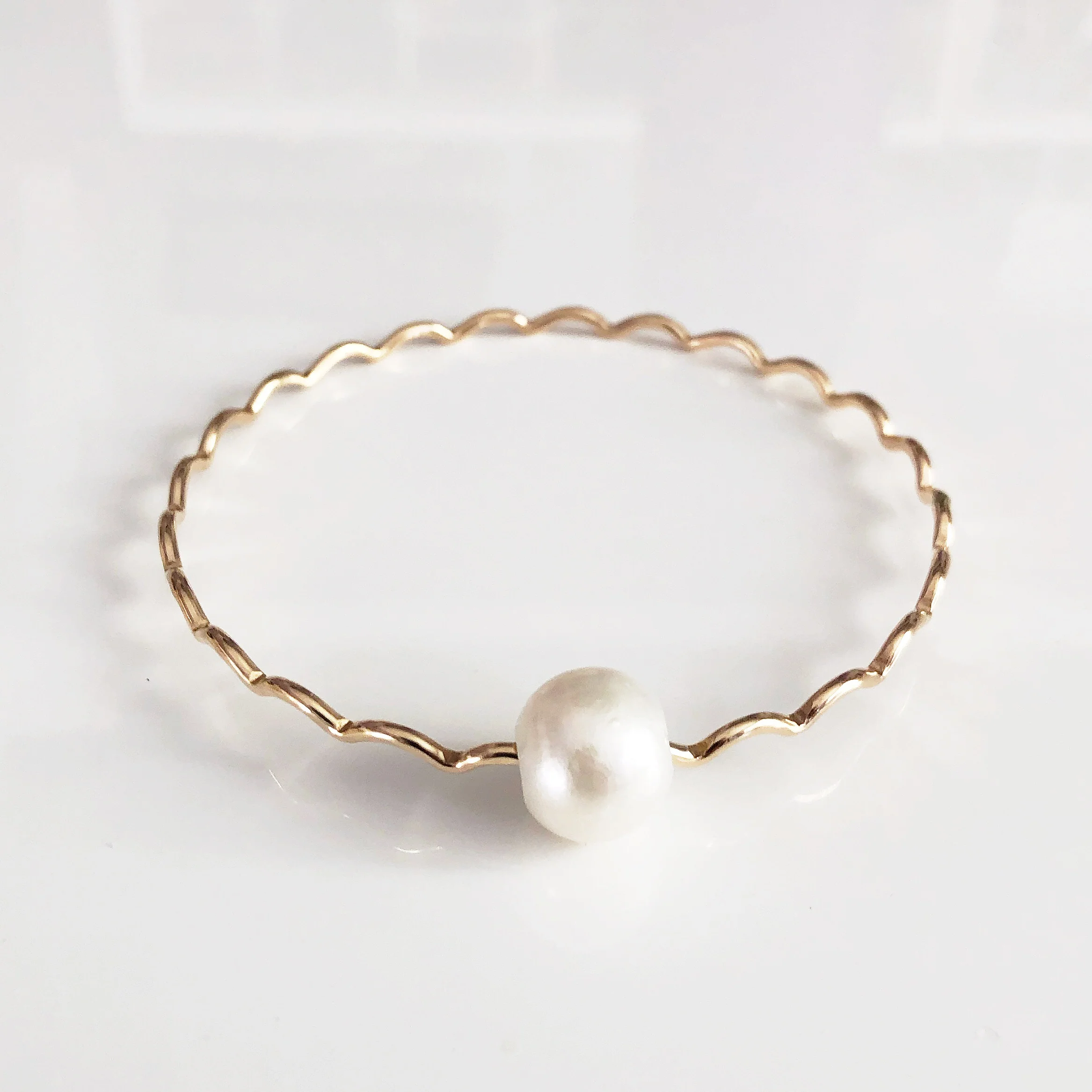 Bangle UNAHI - white Edison pearl (B429) - Mitchell's Manufacturing Jewel
