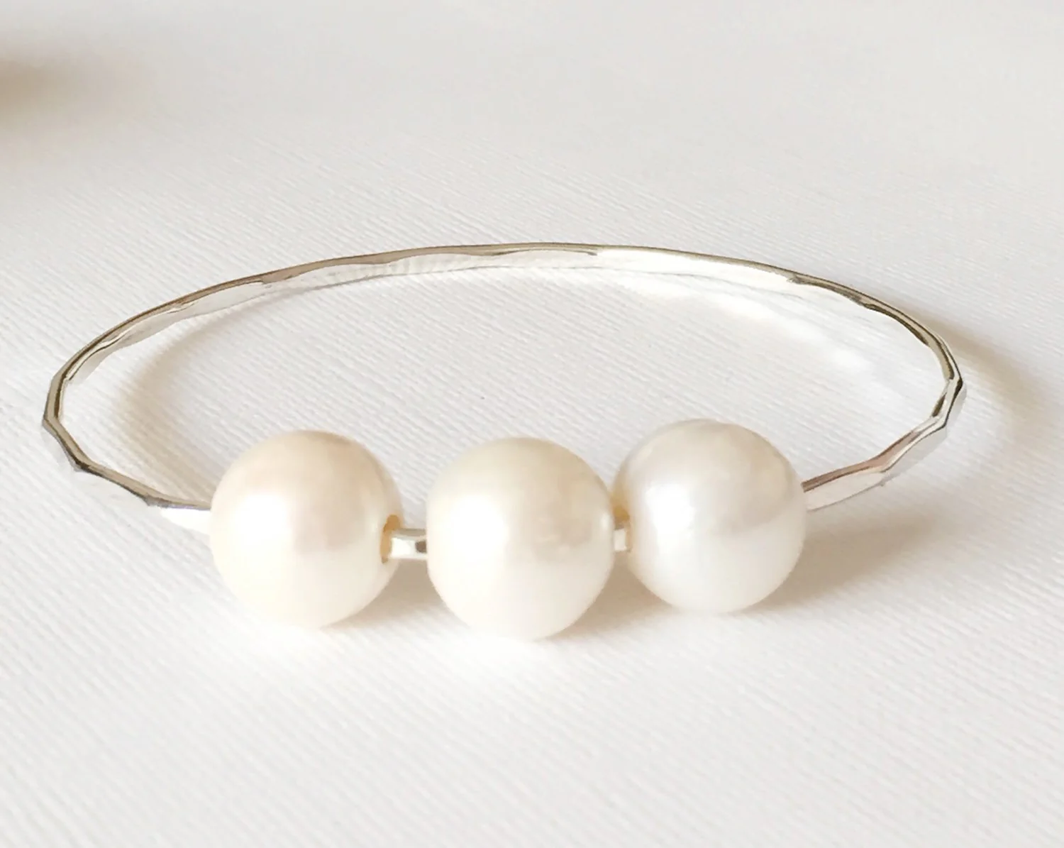 Bangle Paige (B111) - Mitchell's Manufacturing Jewel