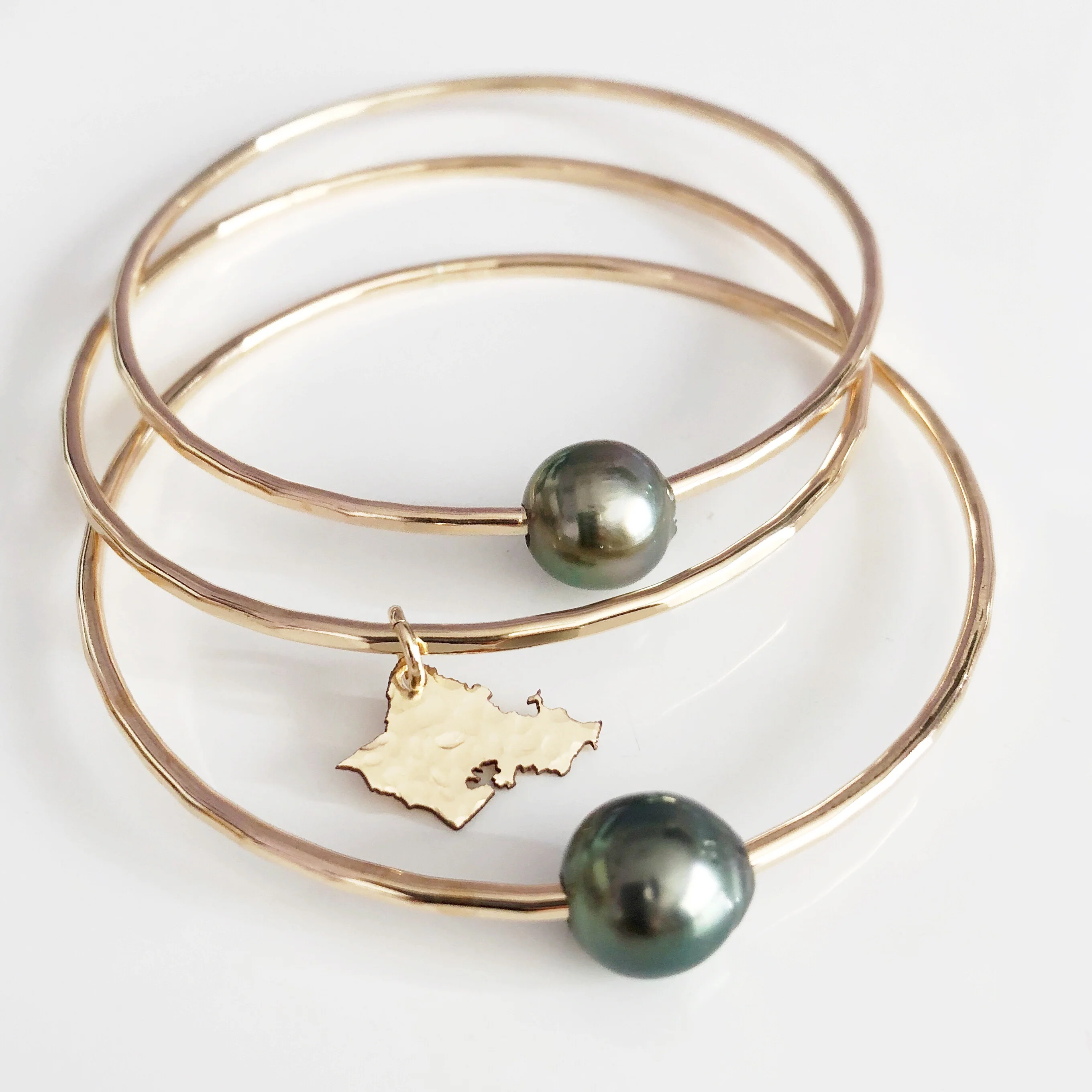 Oahu charm bangle (B371) - Mitchell's Manufacturing Jewel