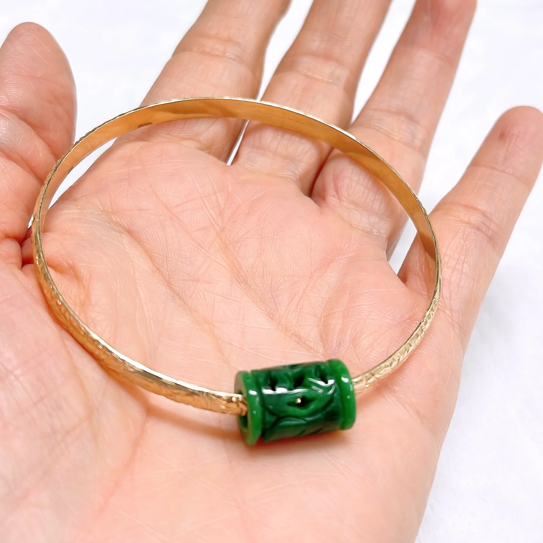 Bangle ALII - Tube carved jade bead (B567) - Mitchell's Manufacturing Jewel