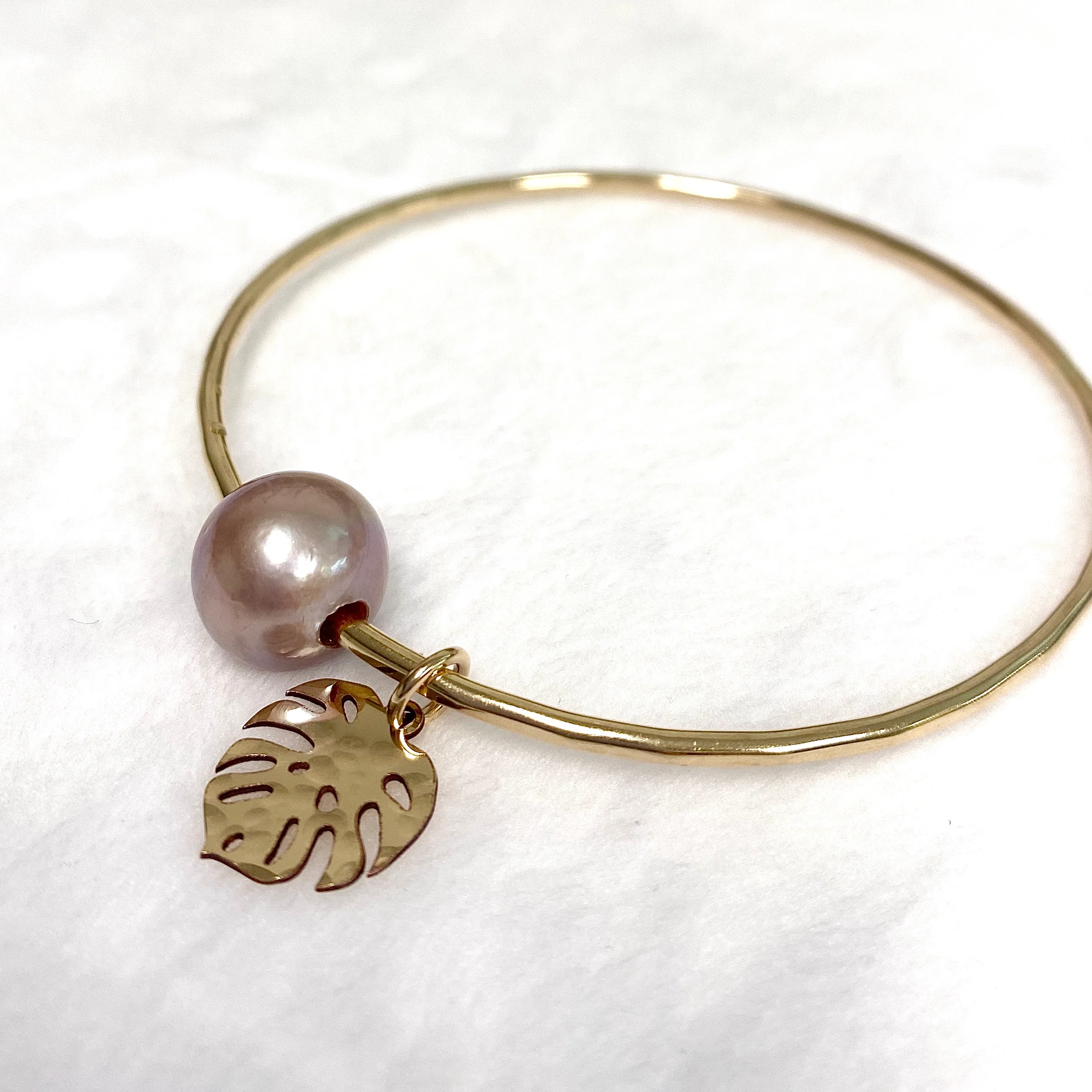 Monstera bangle - pink Edison pearl (B533) - Mitchell's Manufacturing Jewel