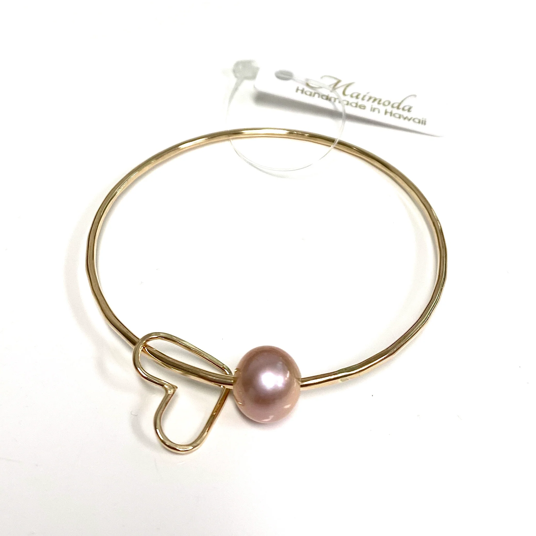 Bangle Lani - pink pearl & heart charm (B255) - Mitchell's Manufacturing Jewel