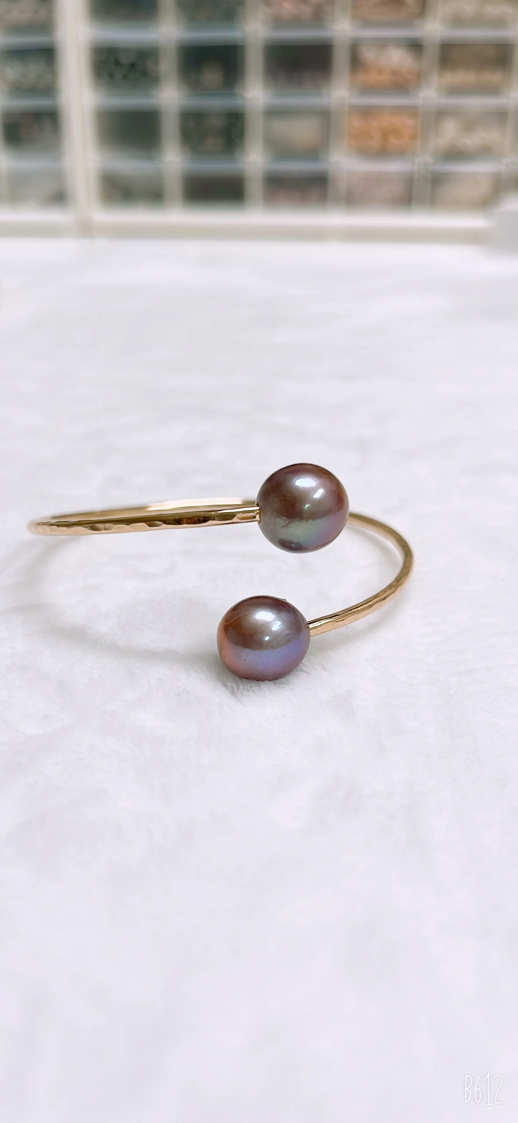 Cuff LEIA - purple Edison pearls - Mitchell's Manufacturing Jewel