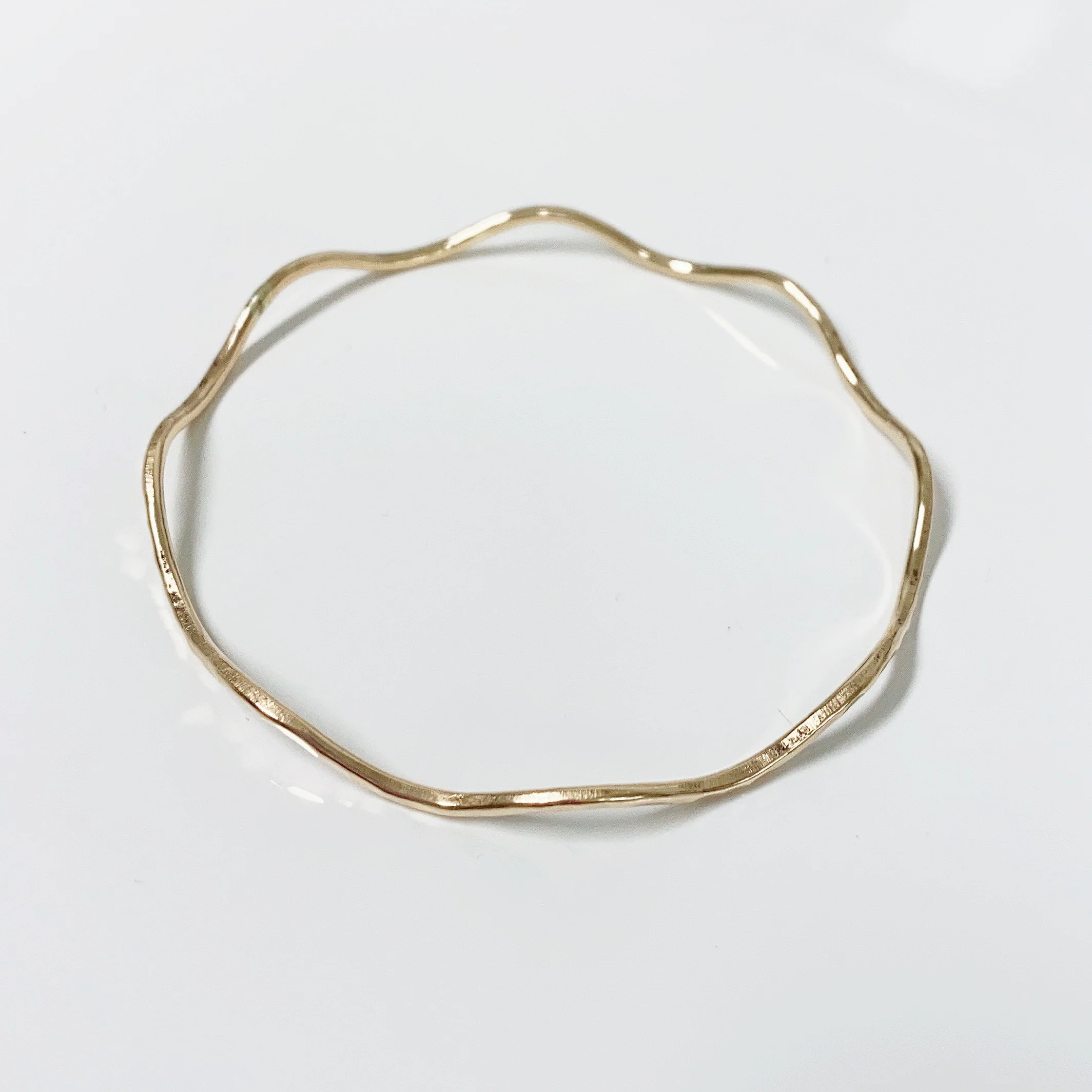 Bangle NOLA - Medium wave bangle (B439) - Mitchell's Manufacturing Jewel