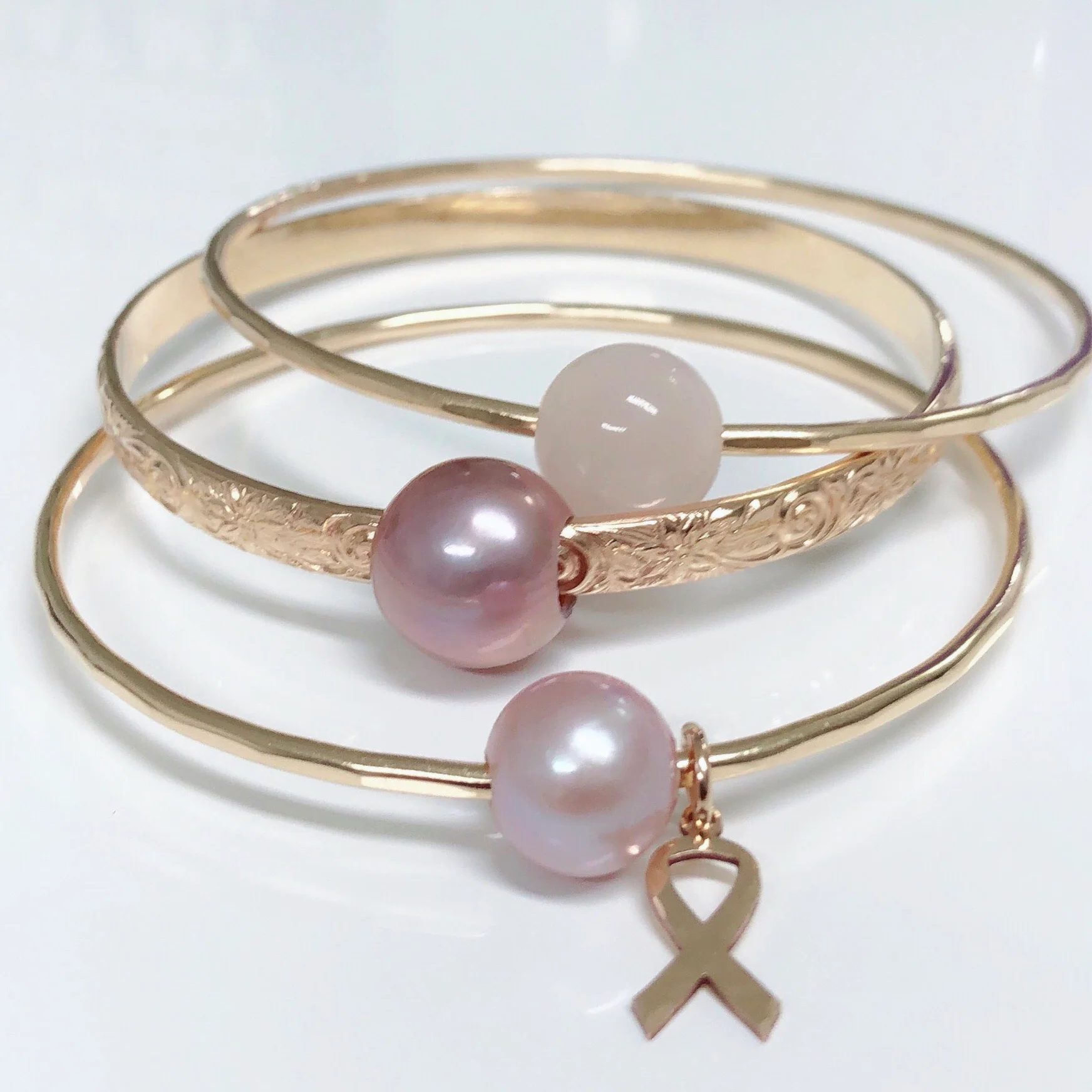 Cancer awareness bangle - pink Edison pearl (B346) - Mitchell's Manufacturing Jewel