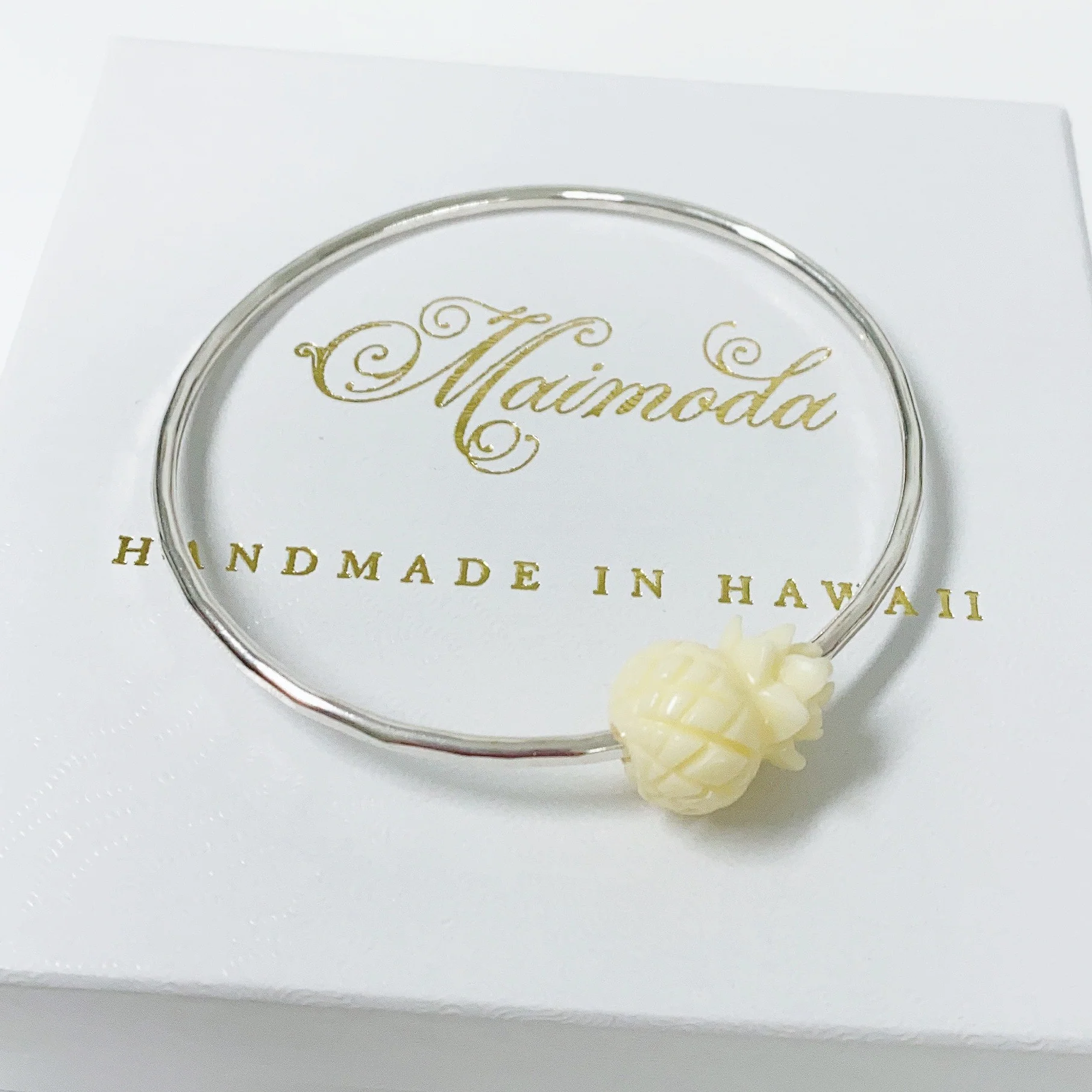 Pineapple bead bangle - resin pineapple (B427) - Mitchell's Manufacturing Jewel