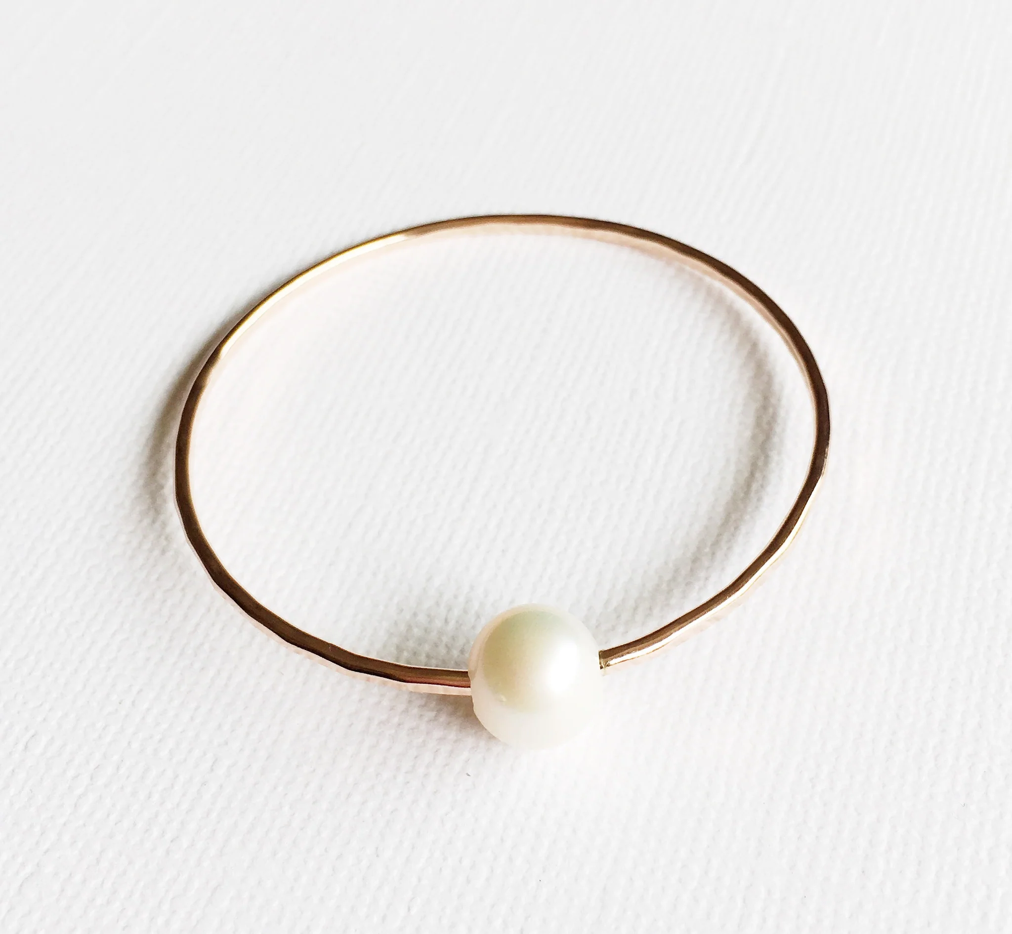 Bangle Lani - white pearl ( B254) - Mitchell's Manufacturing Jewel