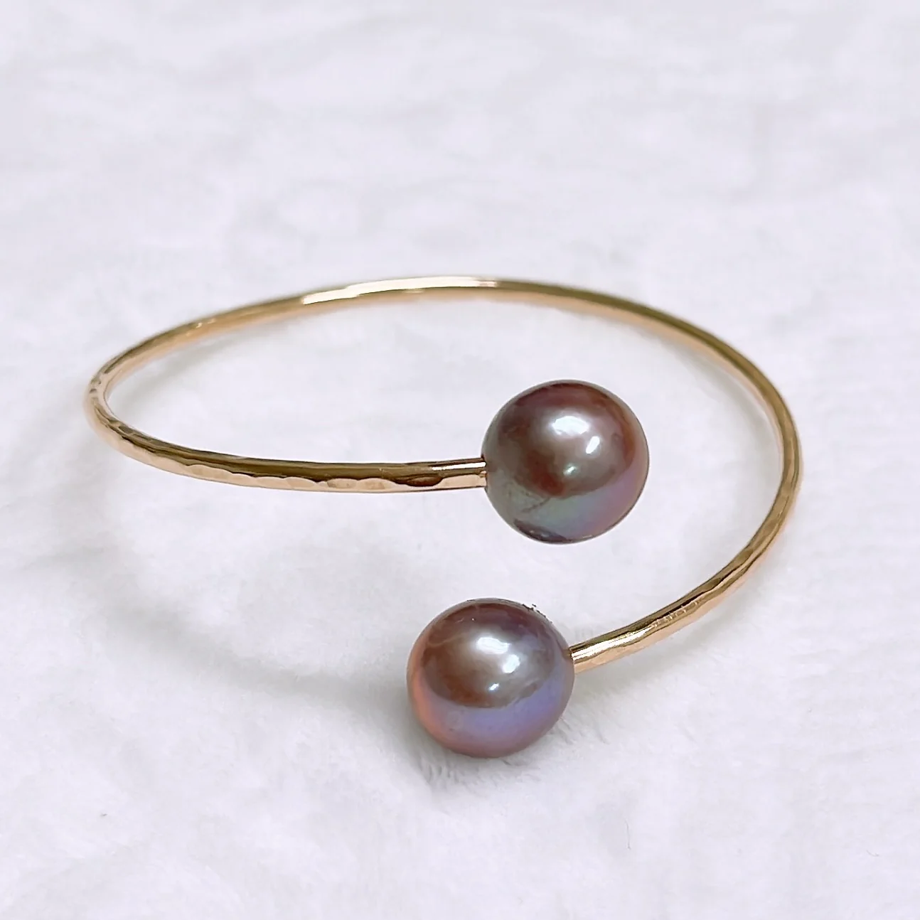 Cuff LEIA - purple Edison pearls - Mitchell's Manufacturing Jewel