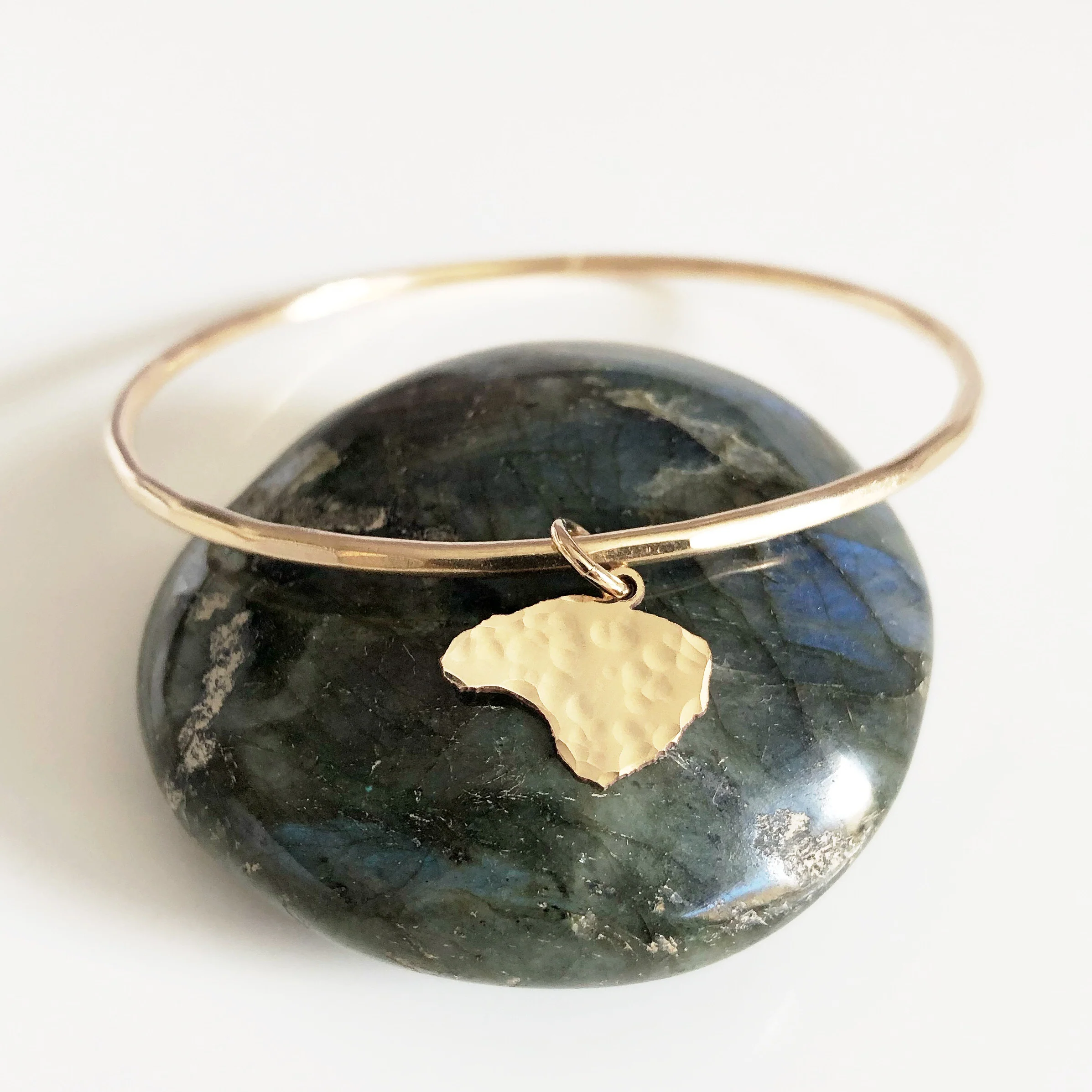 Lanai charm bangle (B425) - Mitchell's Manufacturing Jewel