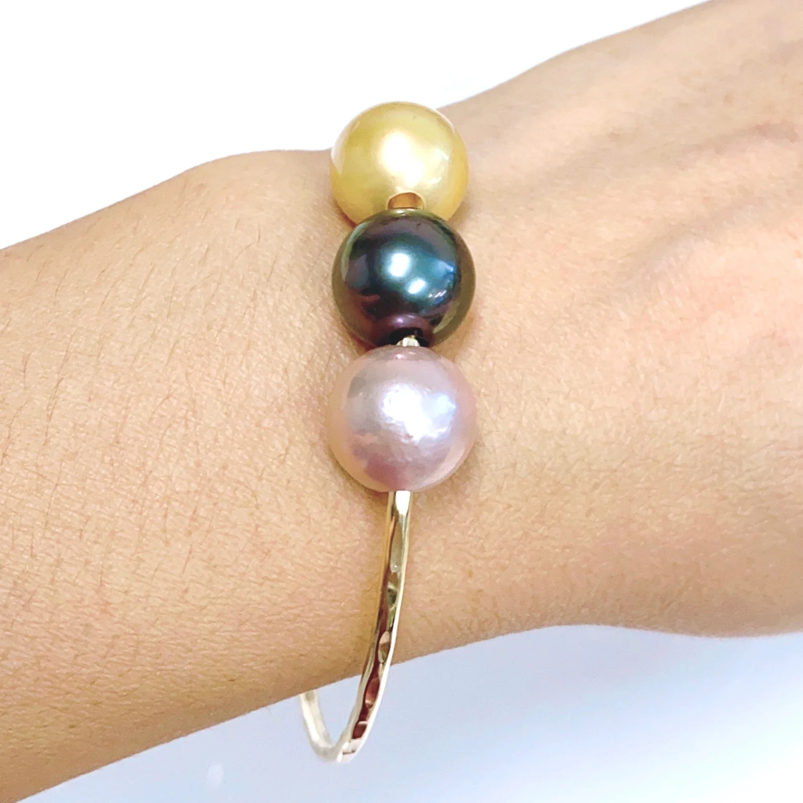 Bangle PAIGE - 11-12mm gold south sea , pink Edison and Tahitian pearl (B460) - Mitchell's Manufacturing Jewel