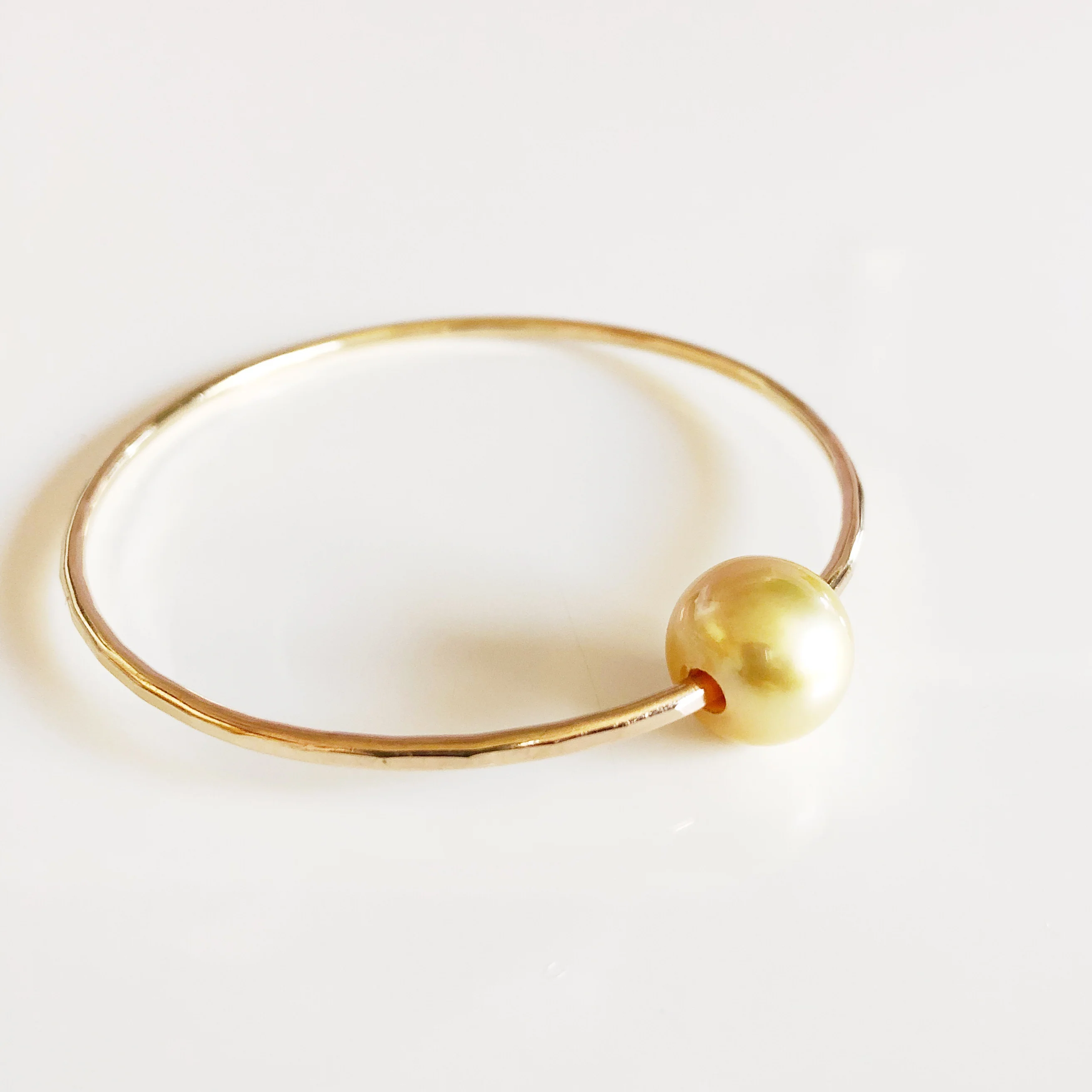 Bangle MIKA- golden south sea pearl (B358) - Mitchell's Manufacturing Jewel