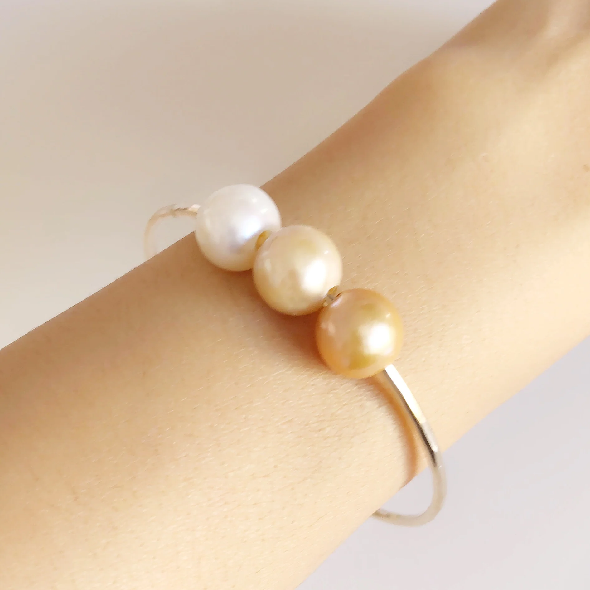 Bangle PAIGE - gold edison pearls (B255) - Mitchell's Manufacturing Jewel