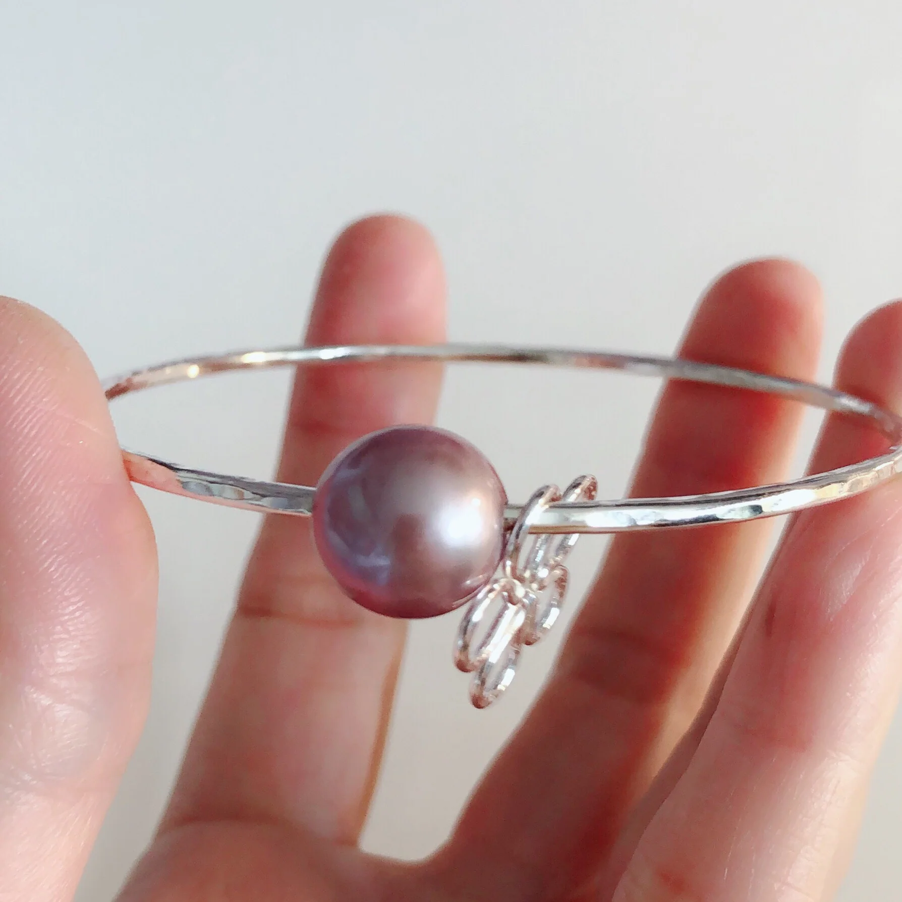 Bangle VIOLA - lavender pearl (B416) - Mitchell's Manufacturing Jewel