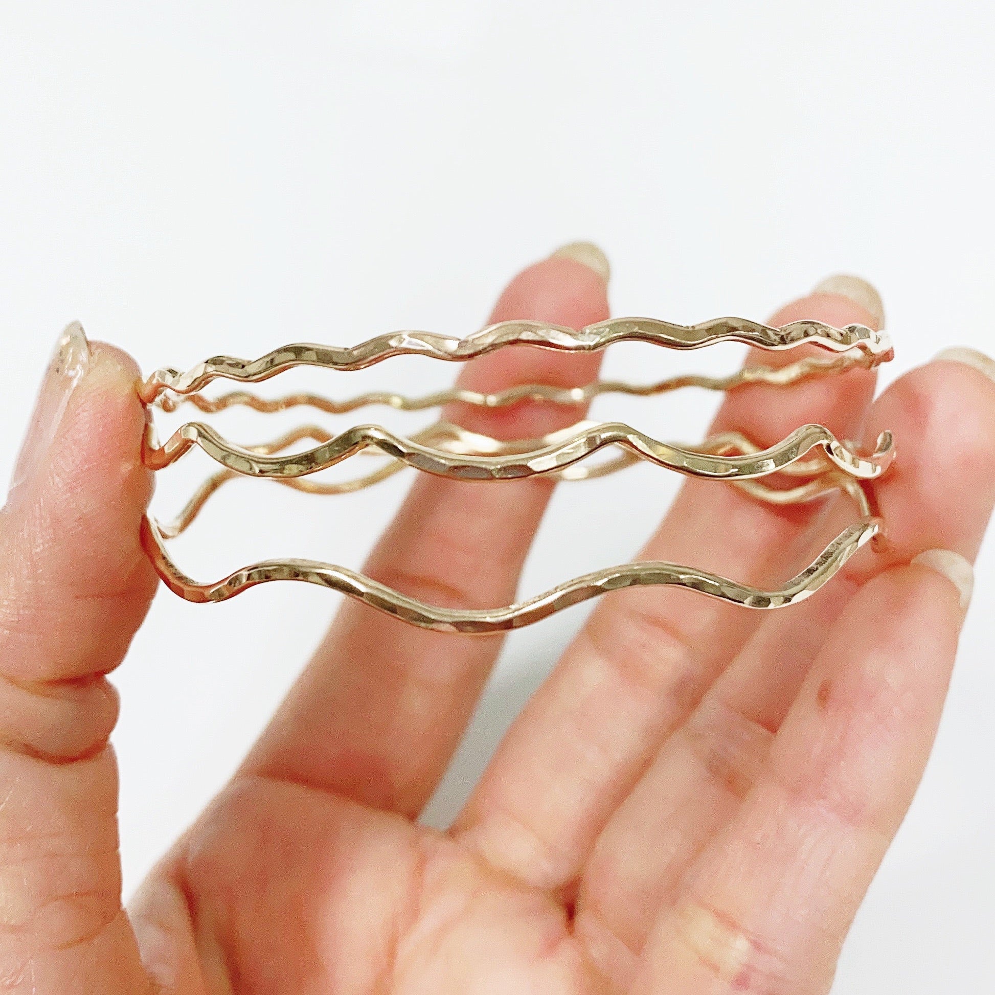 Bangle NOLA - Medium wave bangle (B439) - Mitchell's Manufacturing Jewel